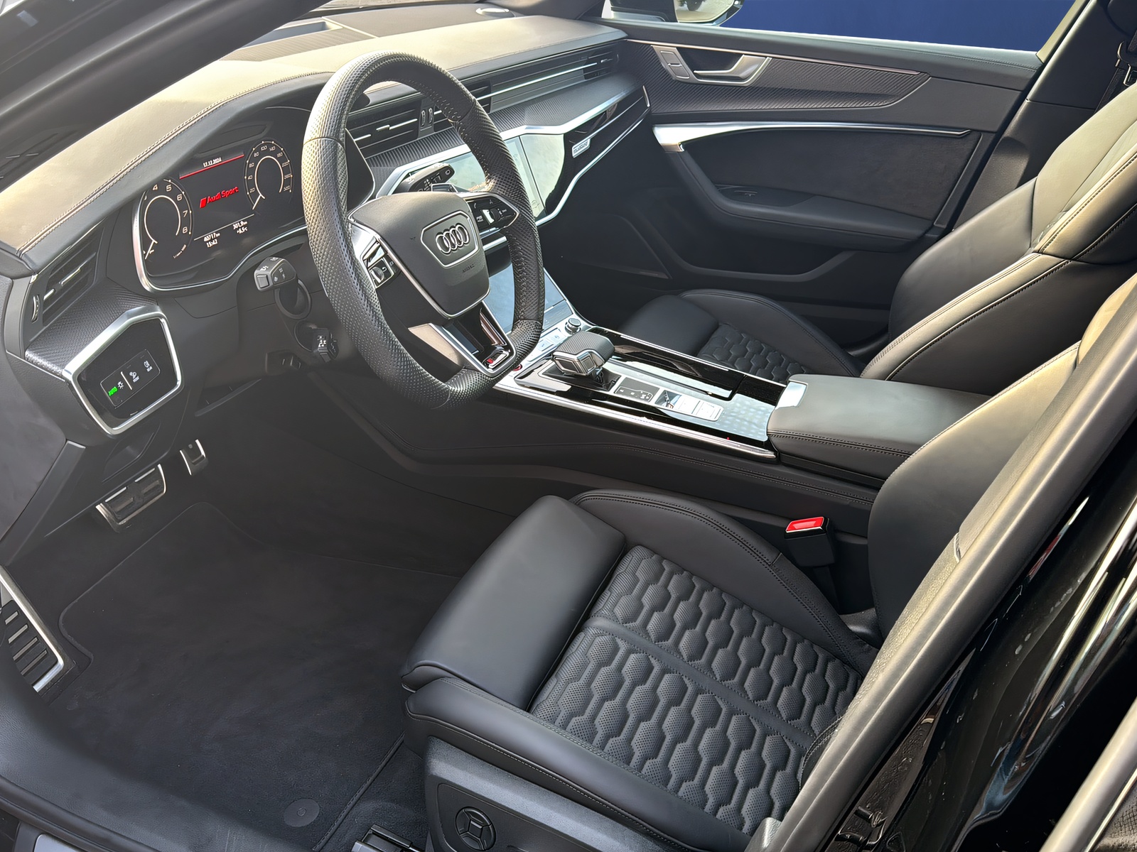 AUDI RS6 Avant 4.0 TFSI V8 quattro-image-9