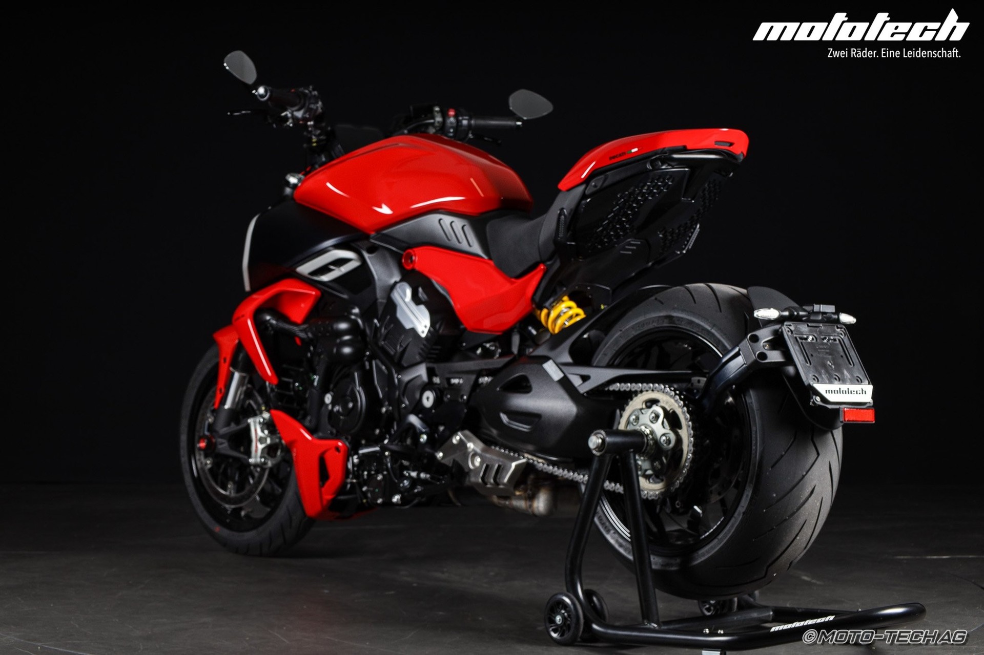 DUCATI Diavel V4-showroom-element-3