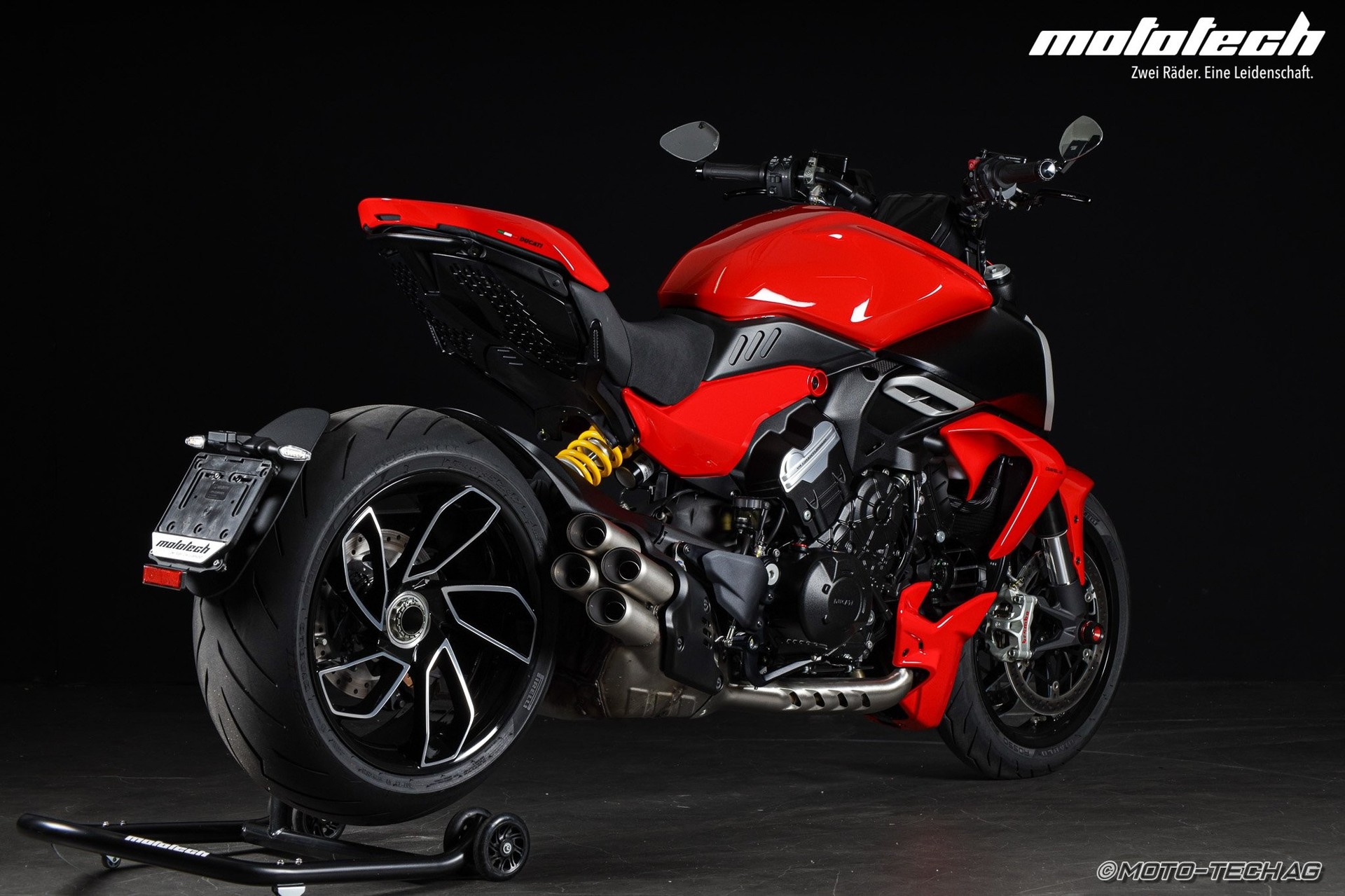 DUCATI Diavel V4-showroom-element-2