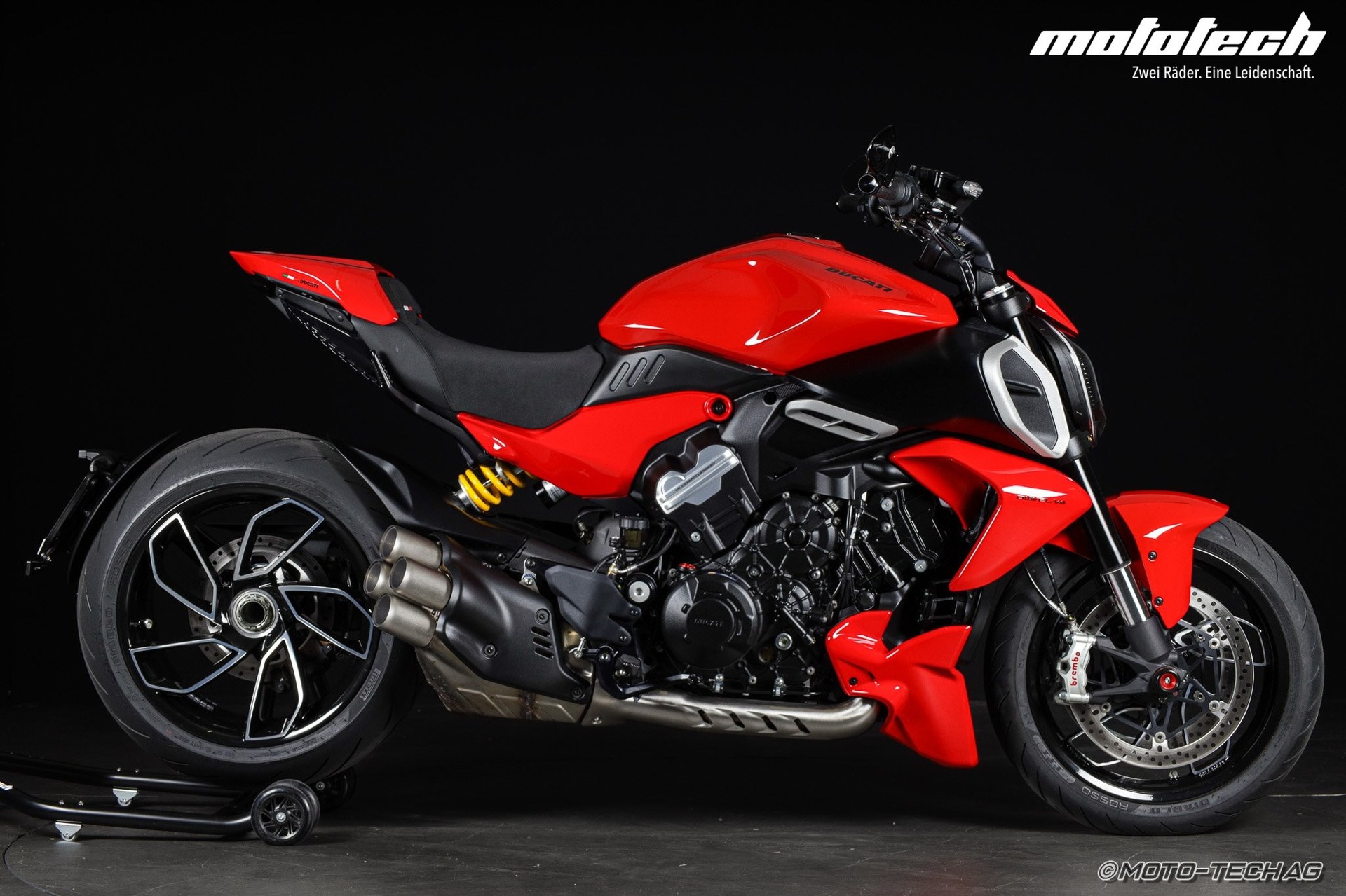 DUCATI Diavel V4-showroom-element-1