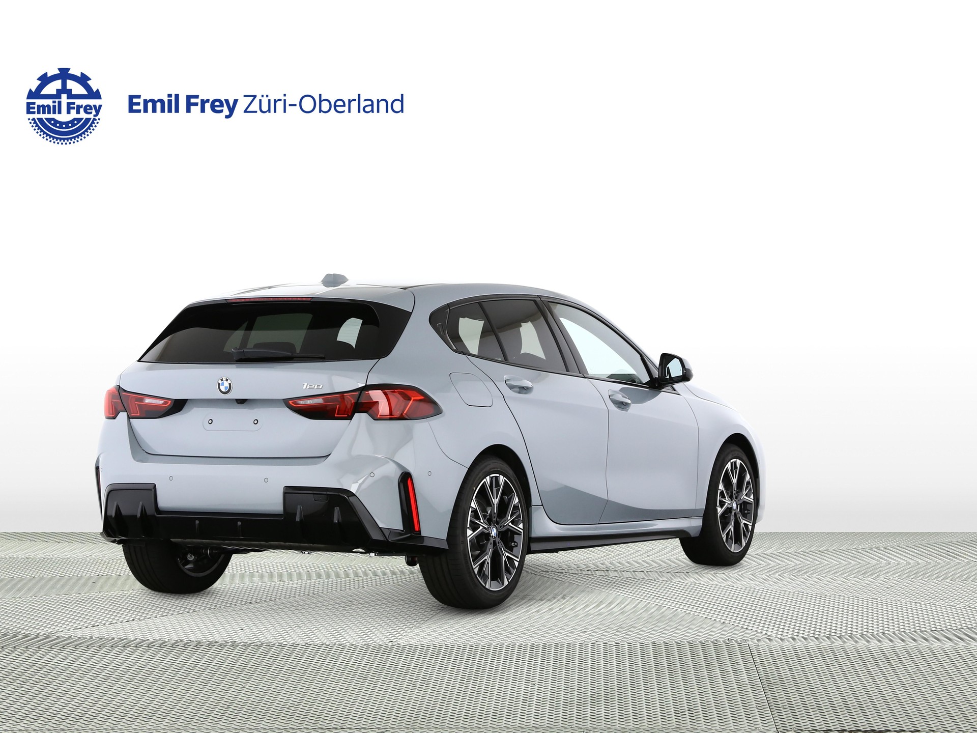 BMW 120i-image-2