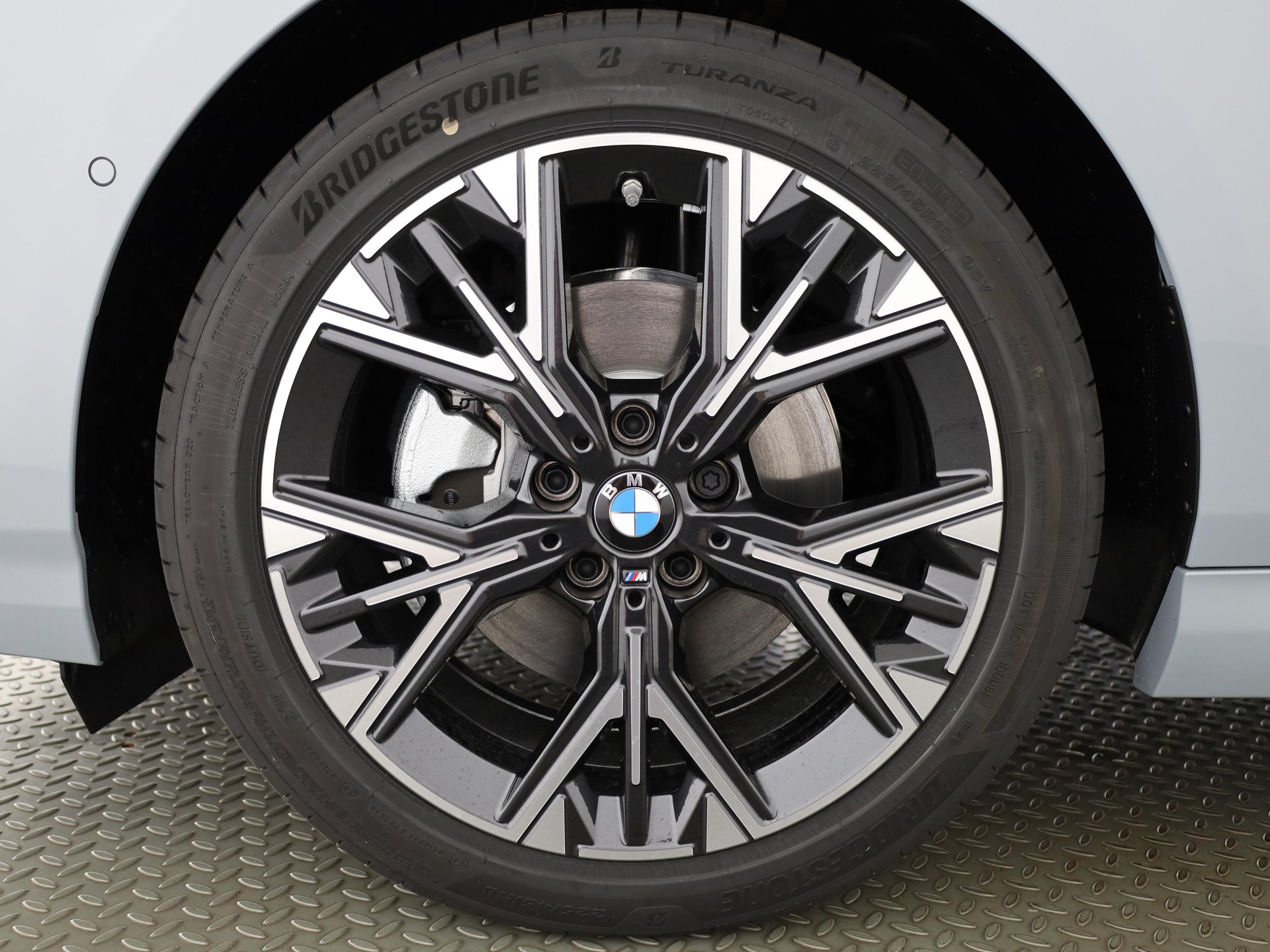 BMW 120i-image-6
