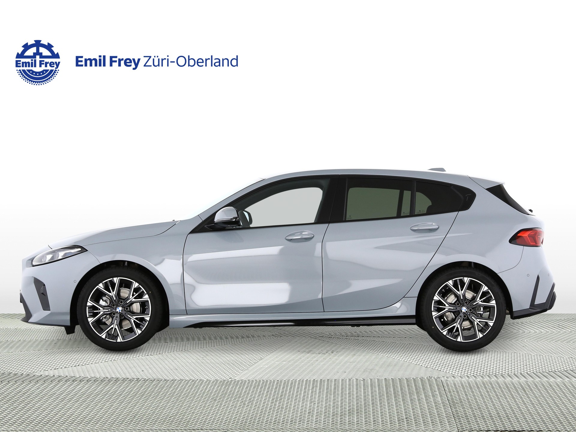 BMW 120i-image-1