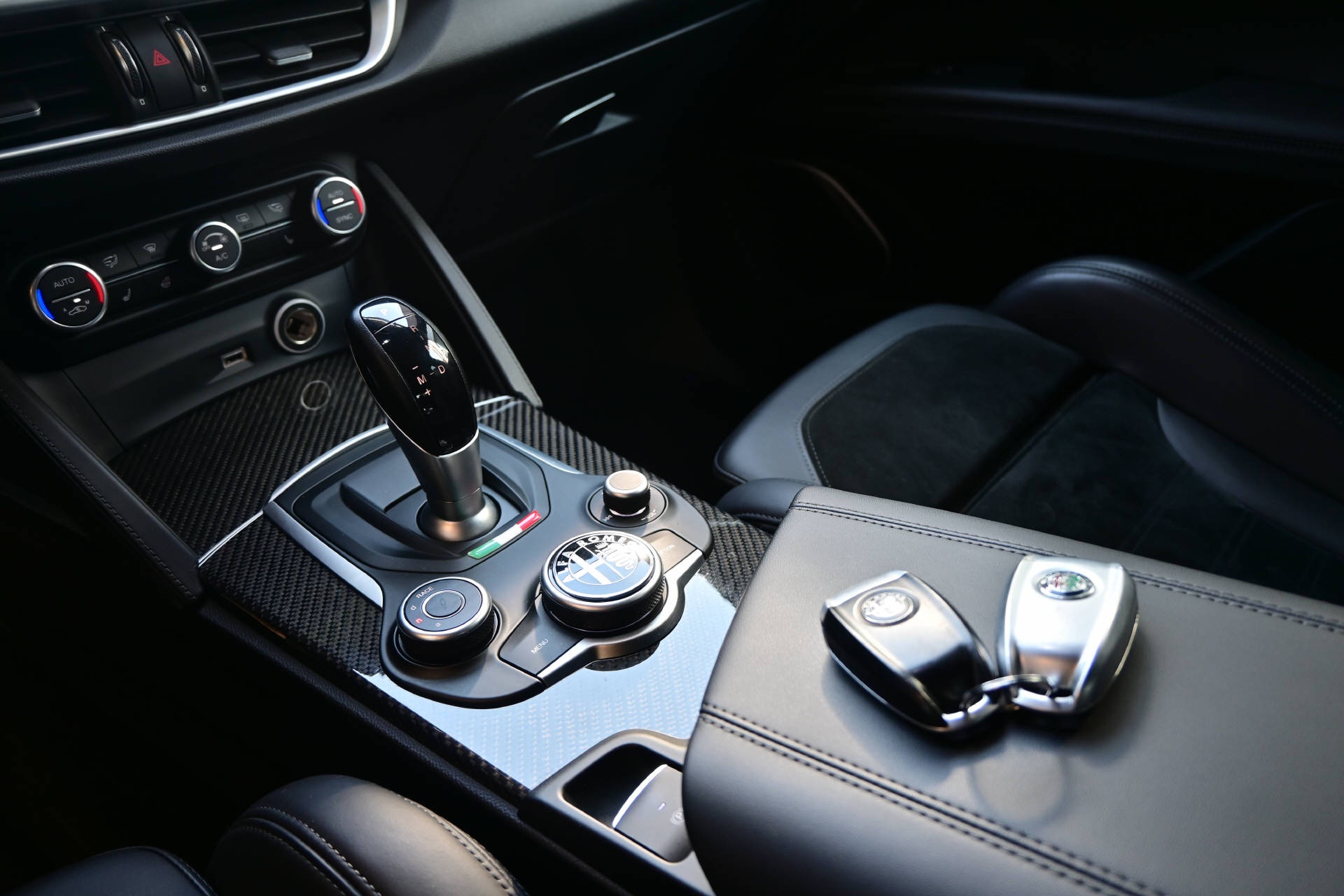 ALFA ROMEO Stelvio 2.9 V6 Biturbo Q4 Quadrifoglio *Montecarlo Blau*-image-19