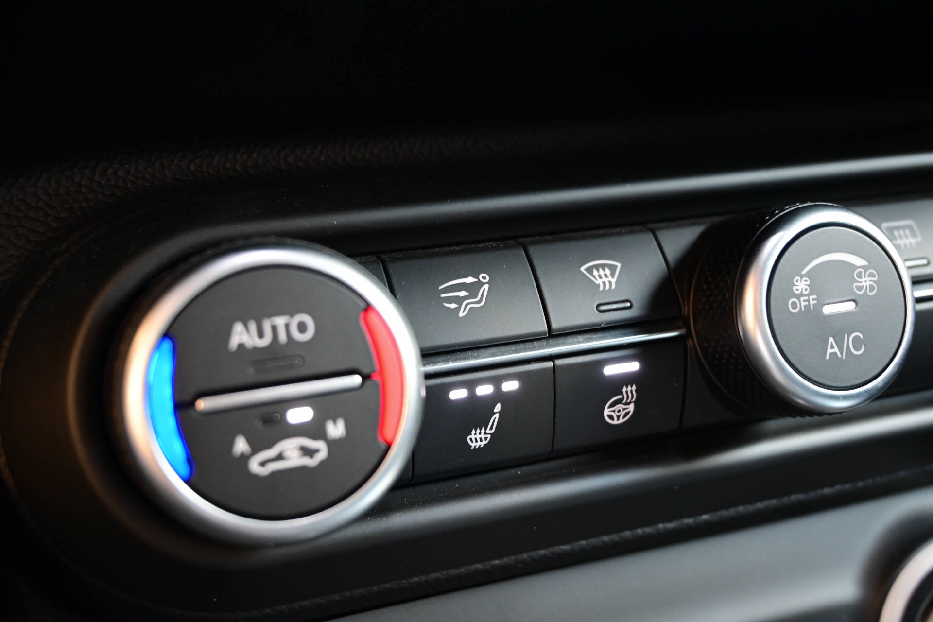 ALFA ROMEO Stelvio 2.9 V6 Biturbo Q4 Quadrifoglio *Montecarlo Blau*-image-20