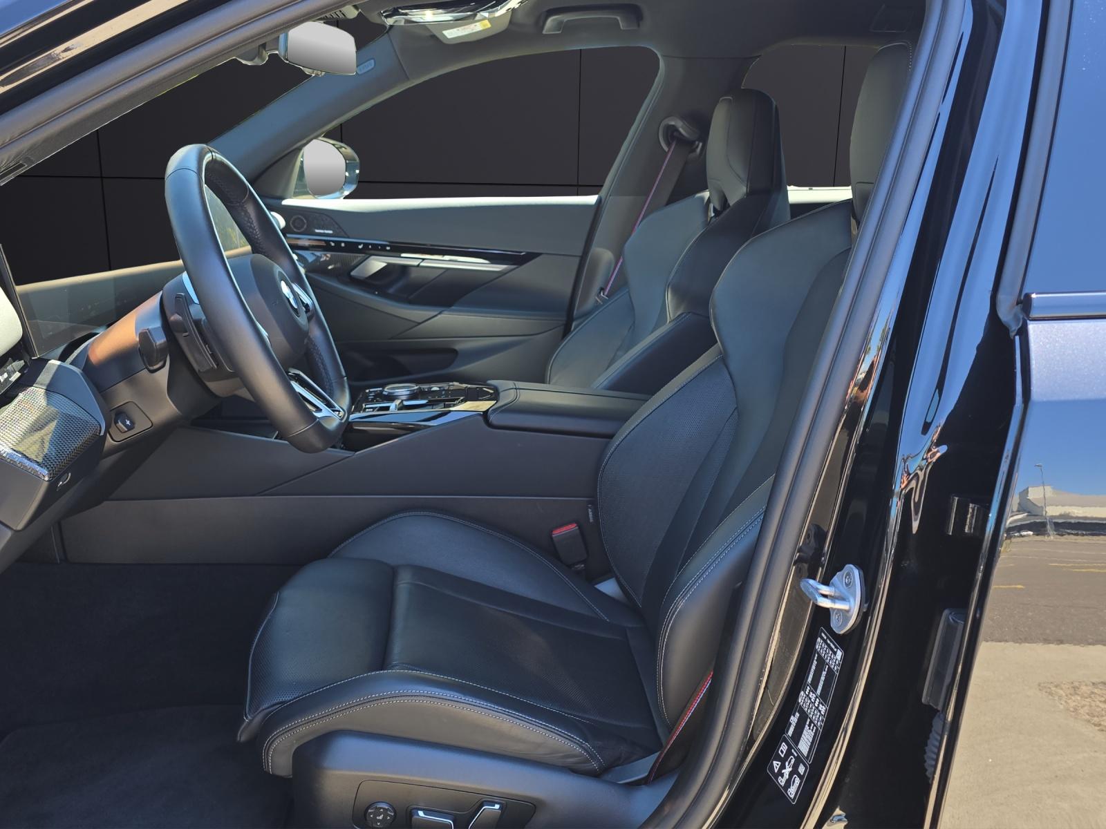 BMW 540d xDrive Touring-showroom-element-1