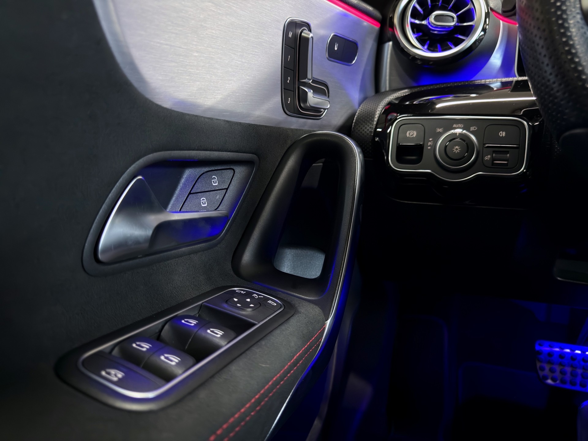 MERCEDES-BENZ A 250 4Matic Style 7G-DCT-image-23