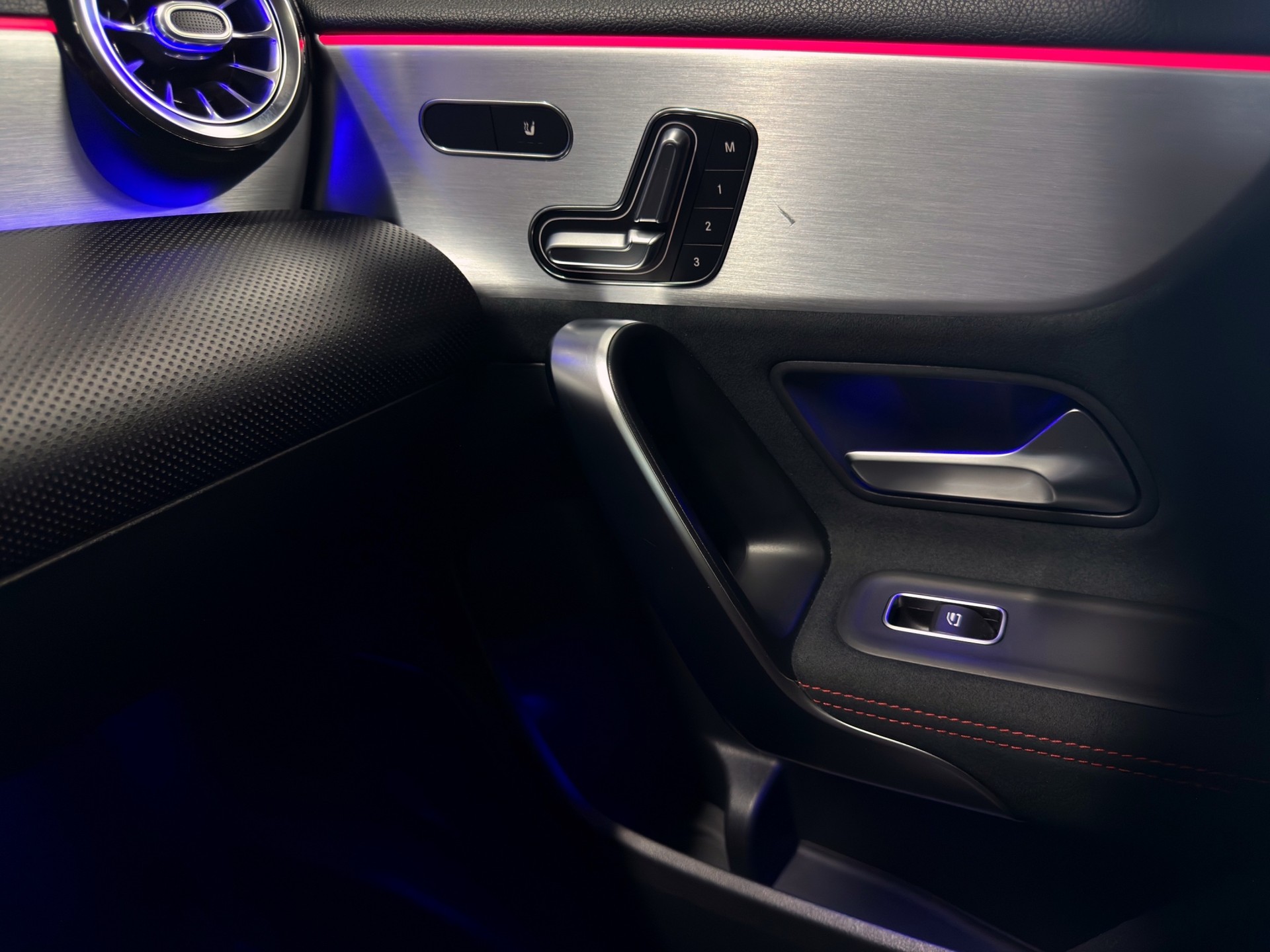 MERCEDES-BENZ A 250 4Matic Style 7G-DCT-image-24