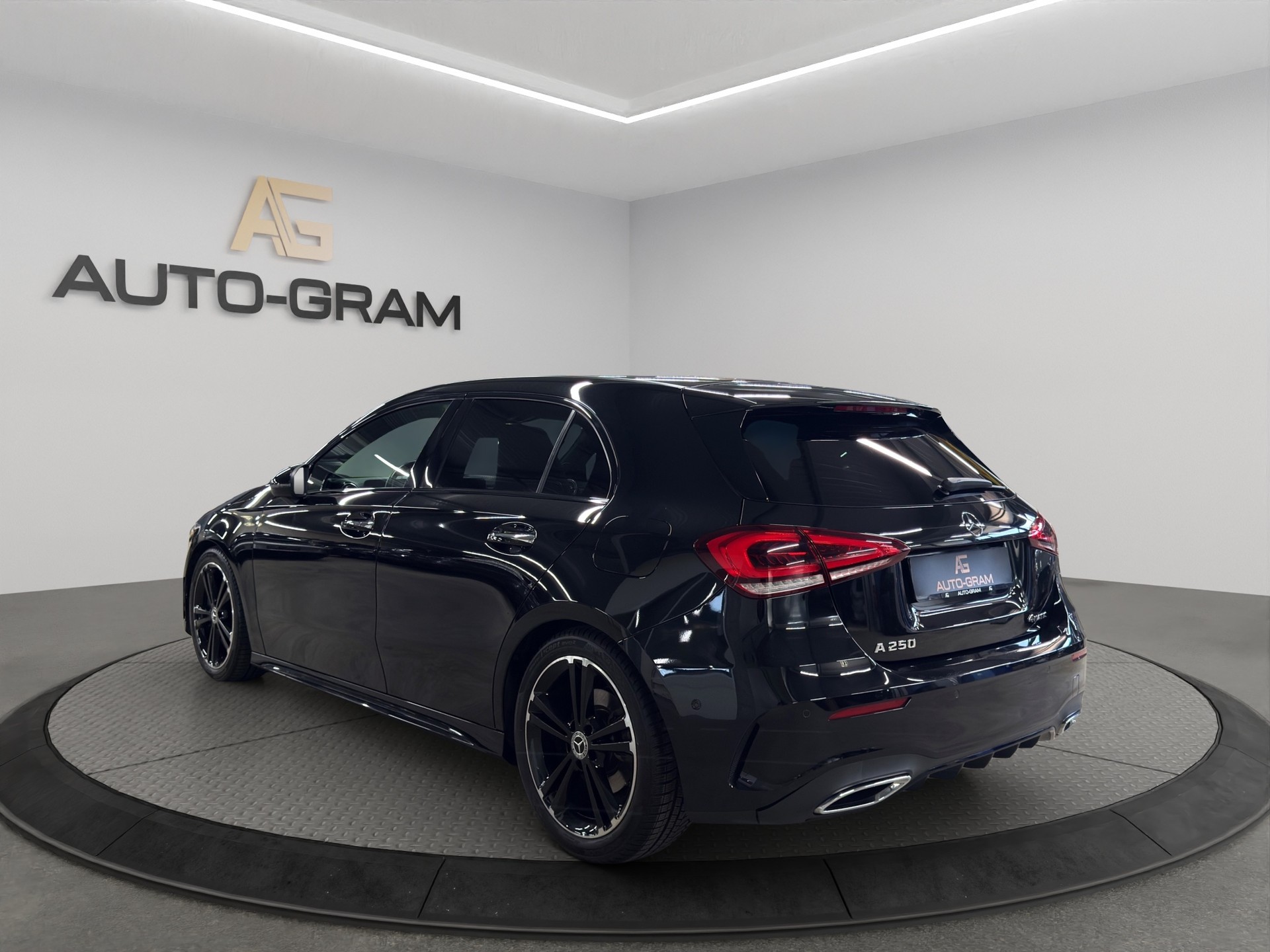 MERCEDES-BENZ A 250 4Matic Style 7G-DCT-image-2