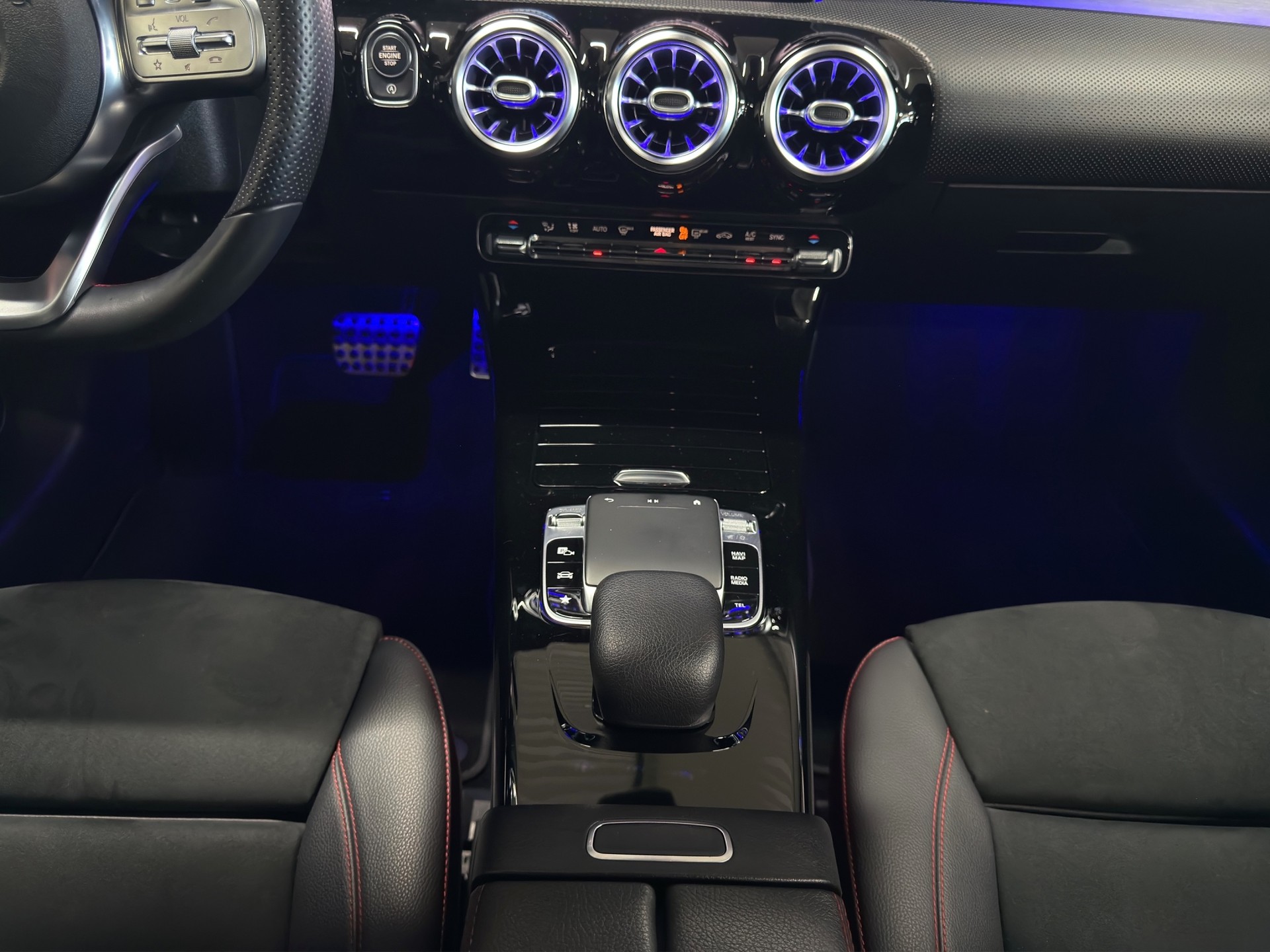 MERCEDES-BENZ A 250 4Matic Style 7G-DCT-image-17