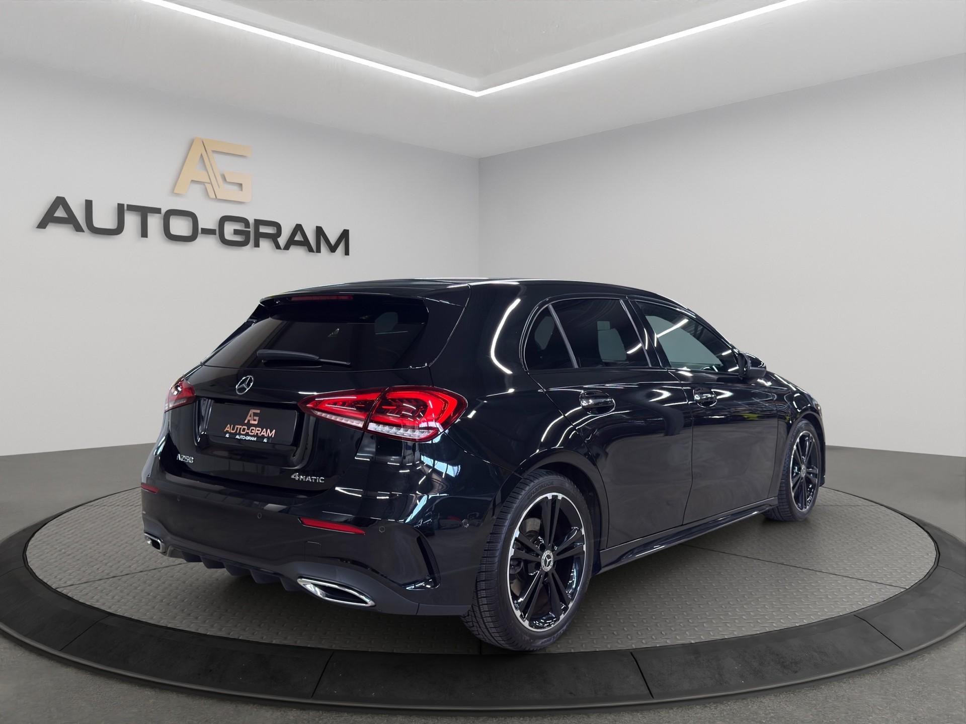 MERCEDES-BENZ A 250 4Matic Style 7G-DCT-image-4