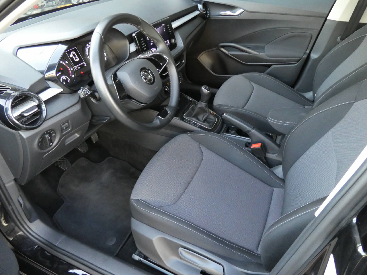 SKODA Fabia 1.0 TSI Ambition-image-8