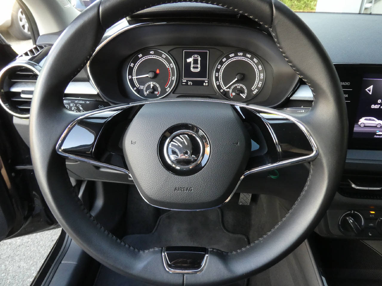 SKODA Fabia 1.0 TSI Ambition-image-11
