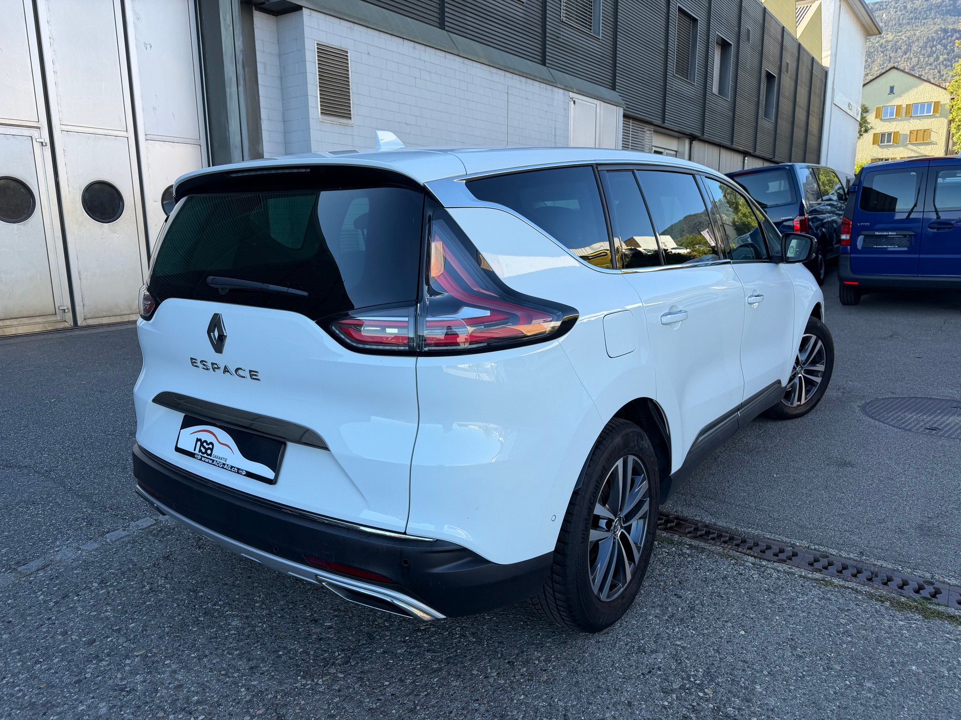 RENAULT Espace 2.0 dCi Intens EDC 6 * Teil-Leder * Gr. Navi * LED * Klima-auto * Tempomat * PDC V&H-RF-Kamera * B6a-image-4