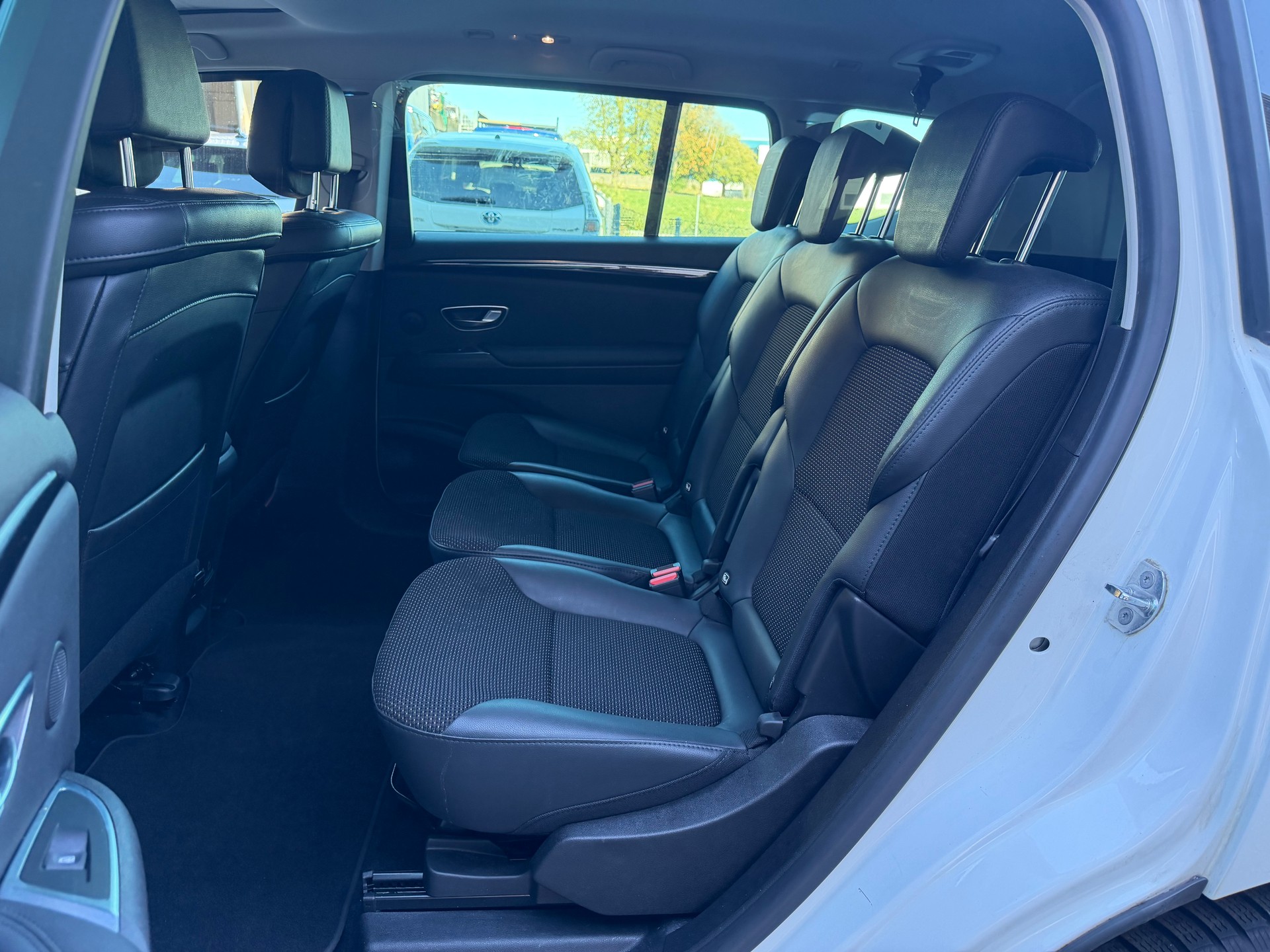 RENAULT Espace 2.0 dCi Intens EDC 6 * Teil-Leder * Gr. Navi * LED * Klima-auto * Tempomat * PDC V&H-RF-Kamera * B6a-image-2