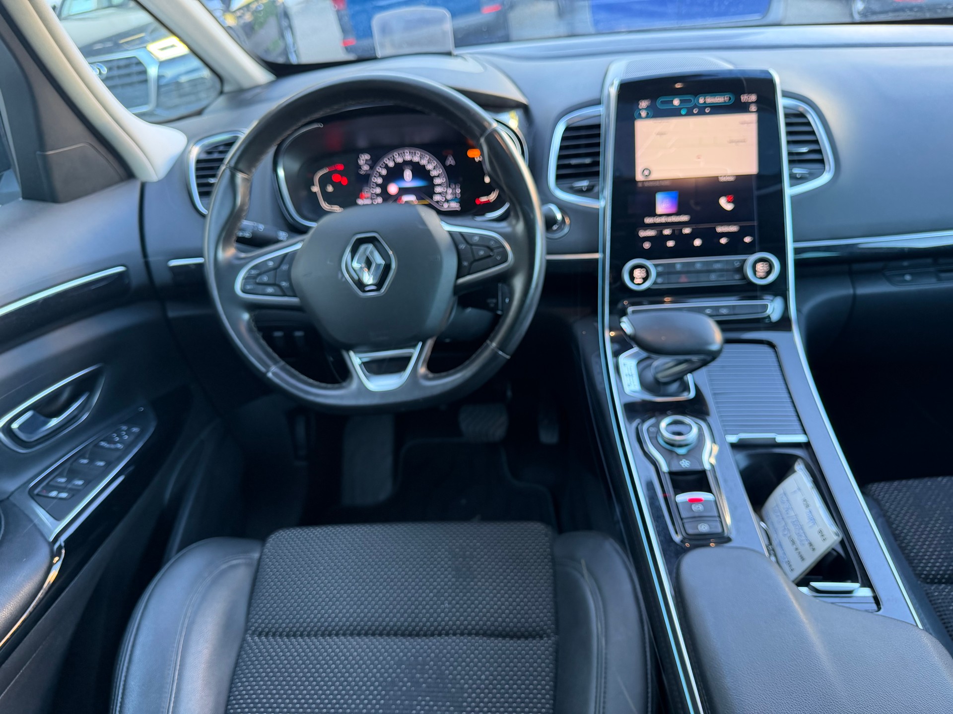 RENAULT Espace 2.0 dCi Intens EDC 6 * Teil-Leder * Gr. Navi * LED * Klima-auto * Tempomat * PDC V&H-RF-Kamera * B6a-image-3
