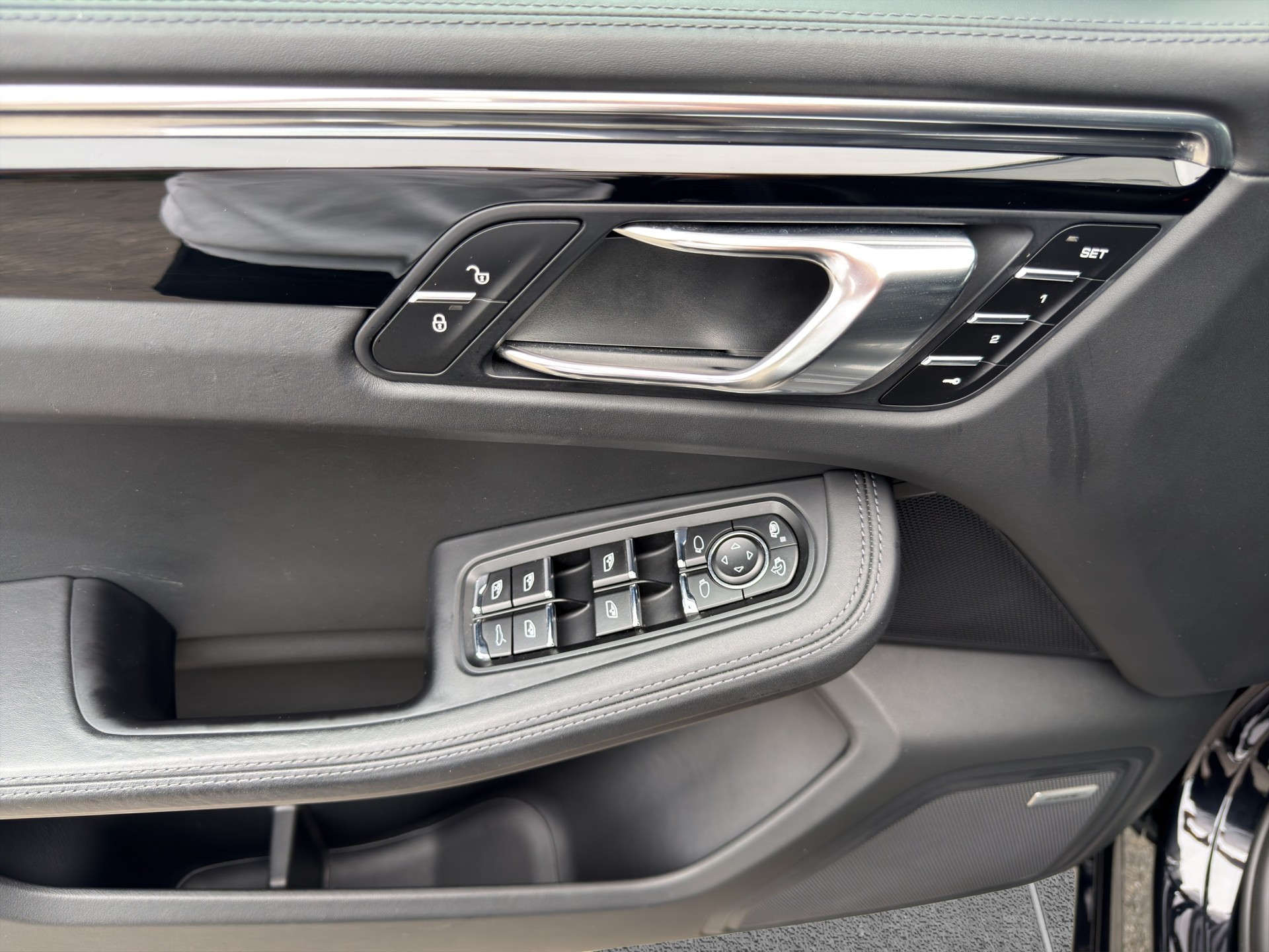 PORSCHE Macan 3.6 V6 Turbo-image-13