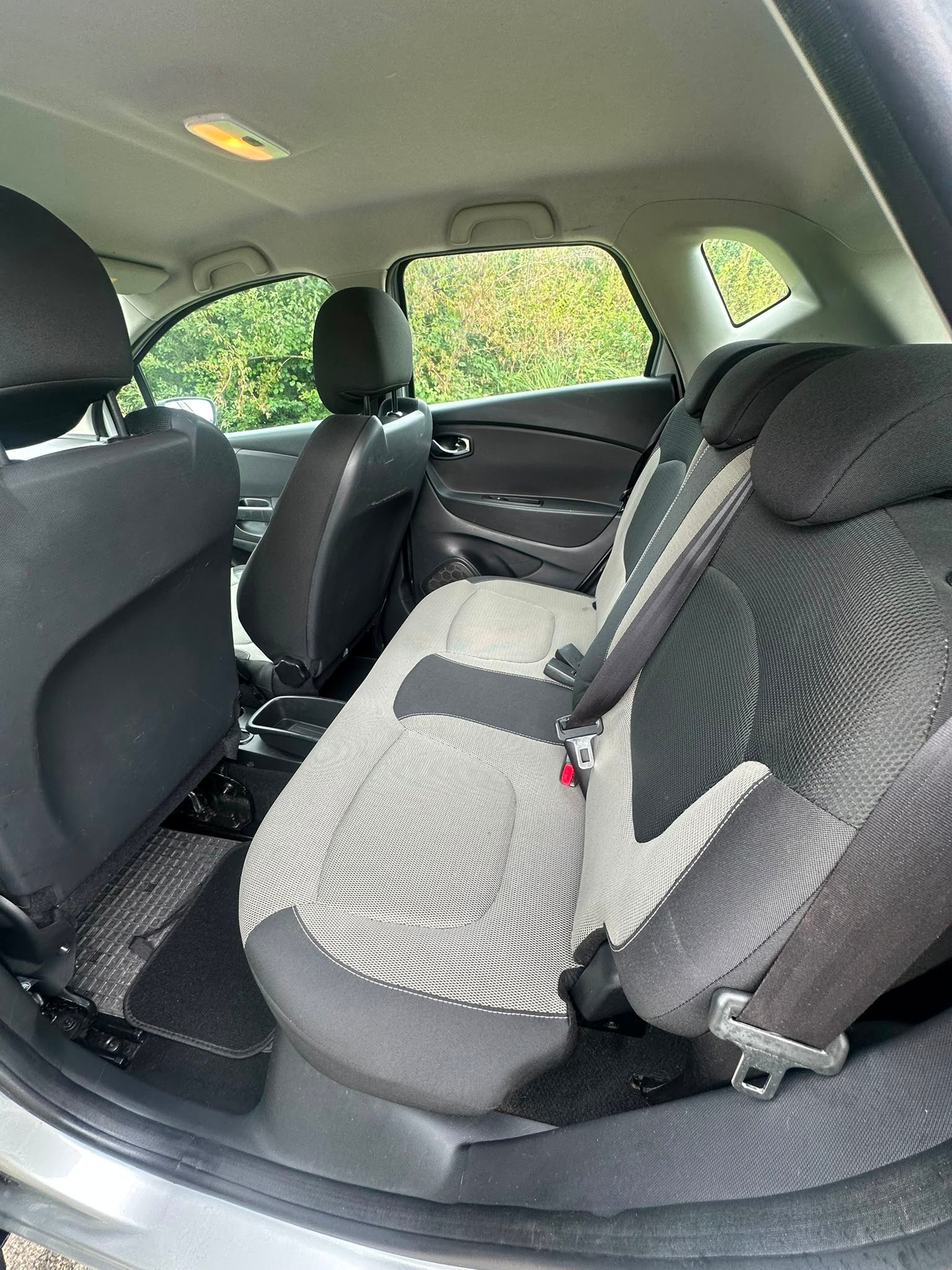 RENAULT Captur 1.2 T Helly Hansen EDC-image-12