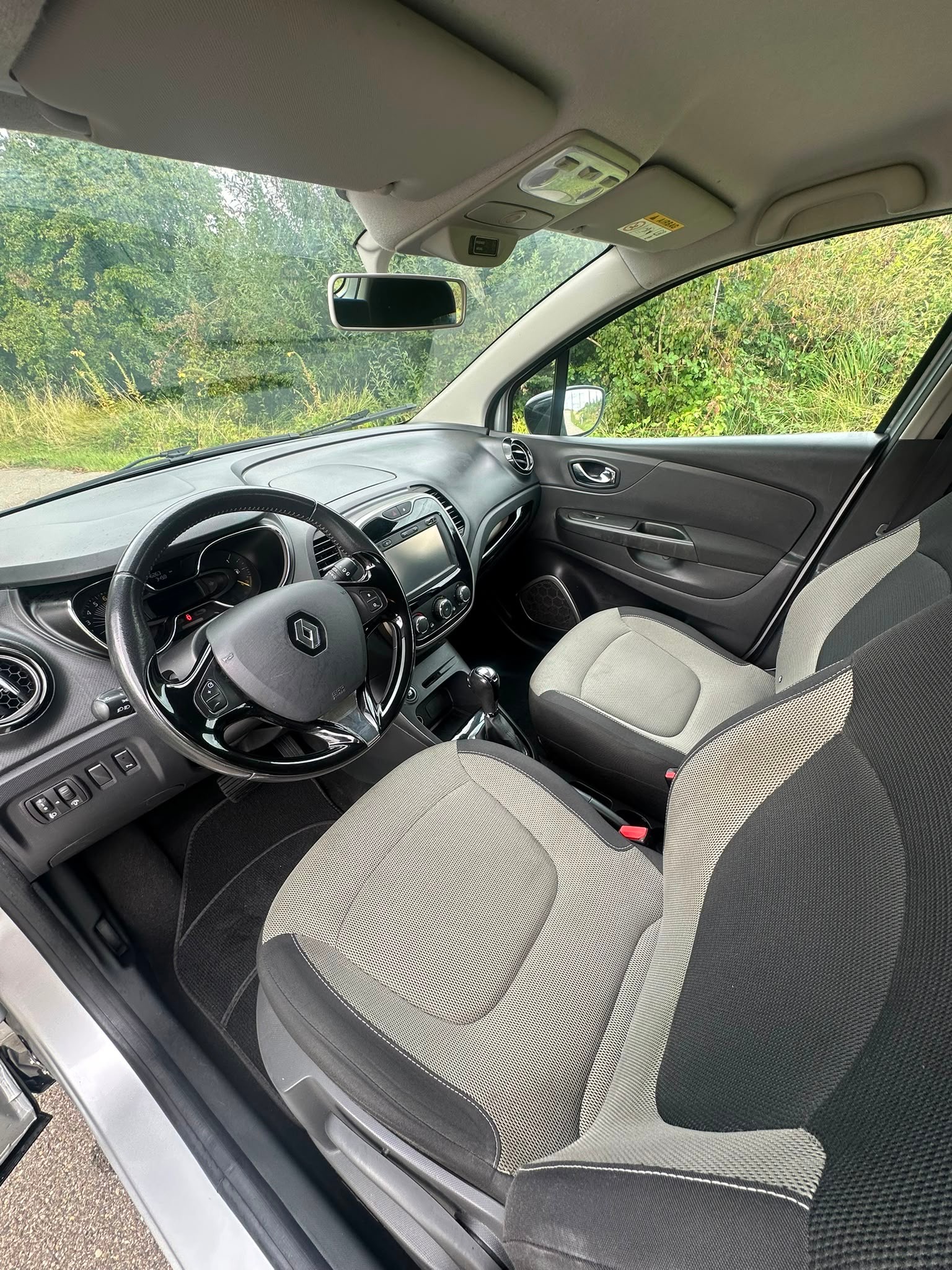RENAULT Captur 1.2 T Helly Hansen EDC-image-11