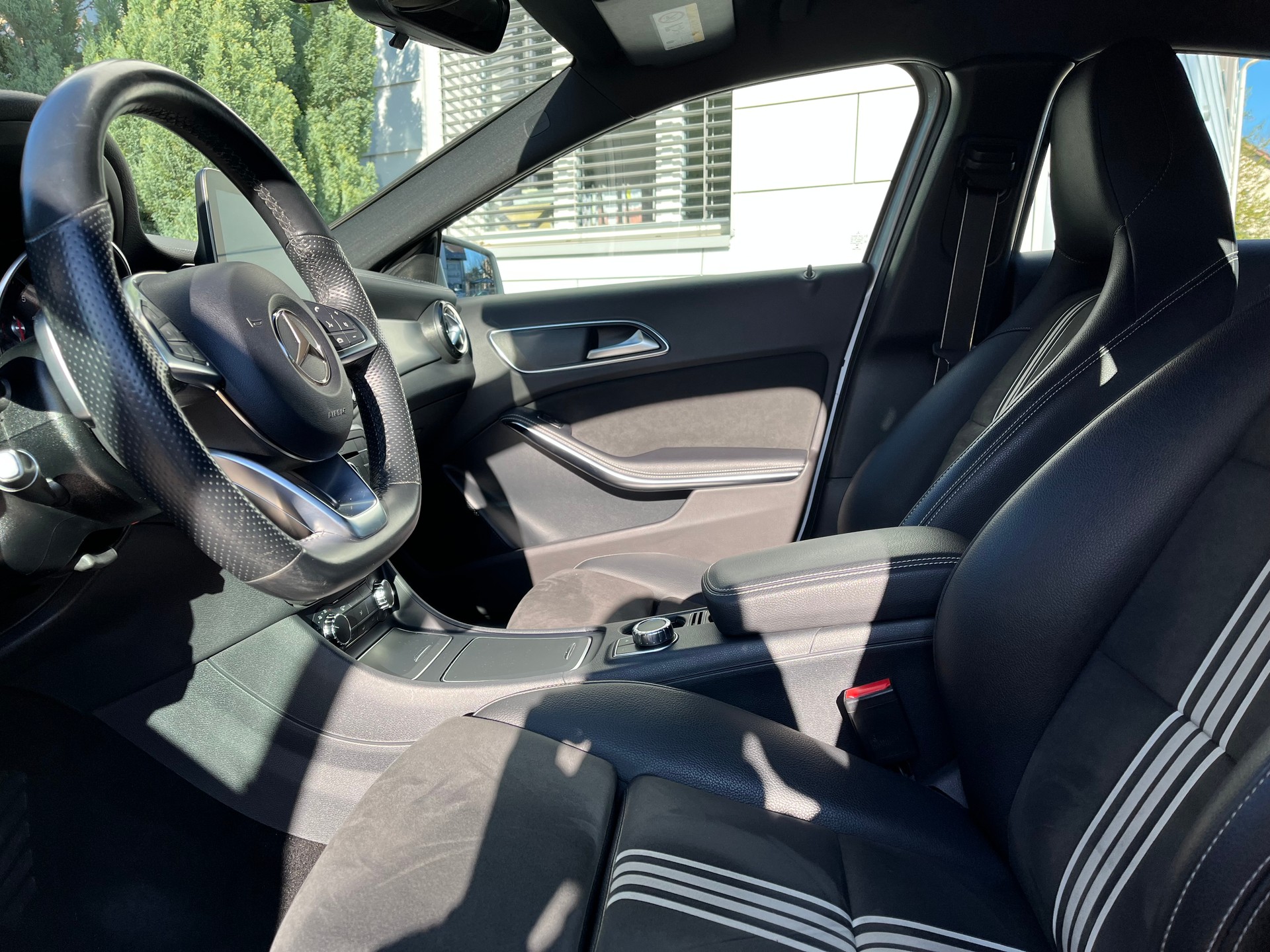 MERCEDES-BENZ A 180 CDI AMG Line 7G-DCT *Top-Zustand*Automat*Servicegepflegt*-image-5