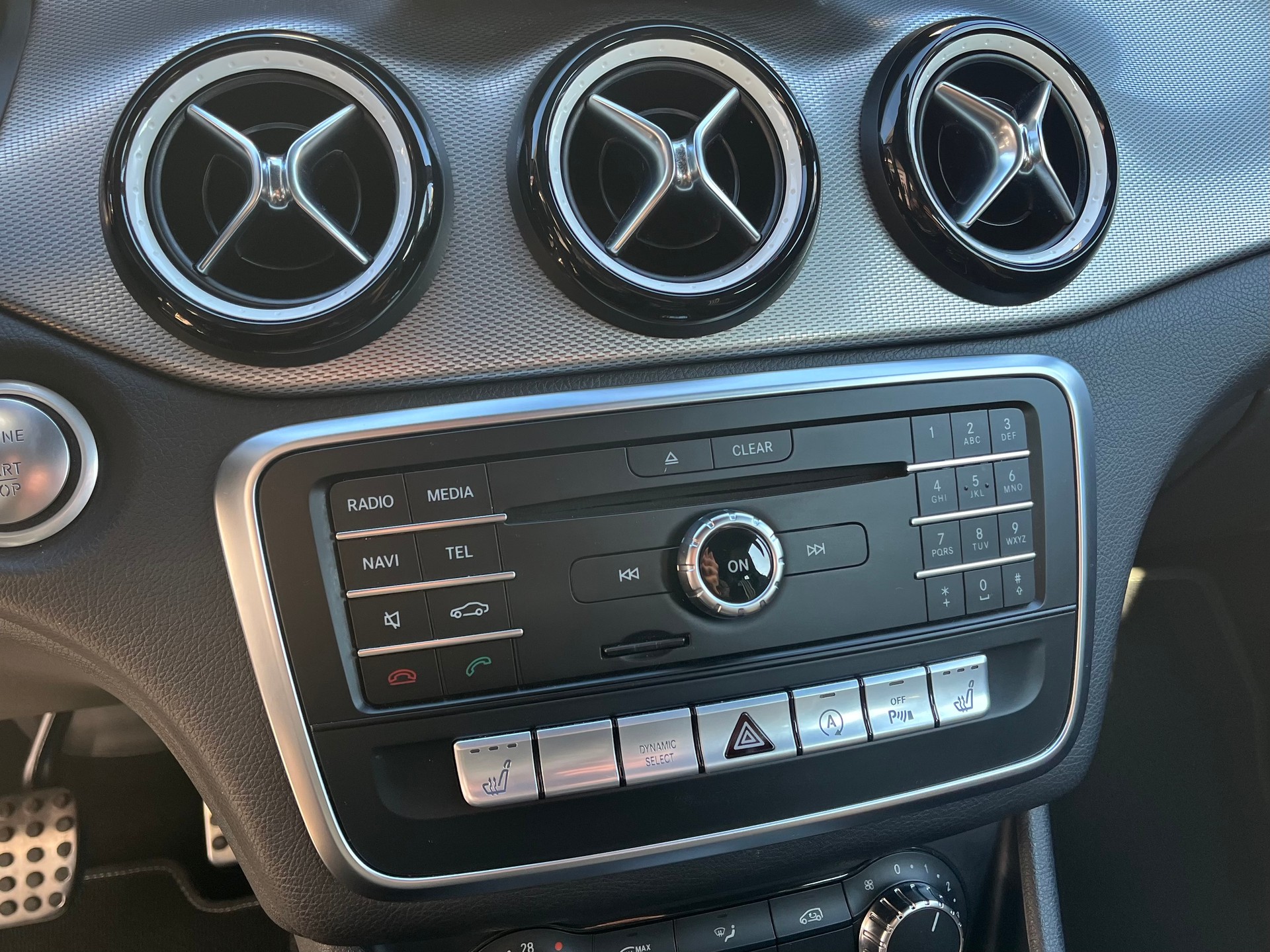 MERCEDES-BENZ A 180 CDI AMG Line 7G-DCT *Top-Zustand*Automat*Servicegepflegt*-image-8