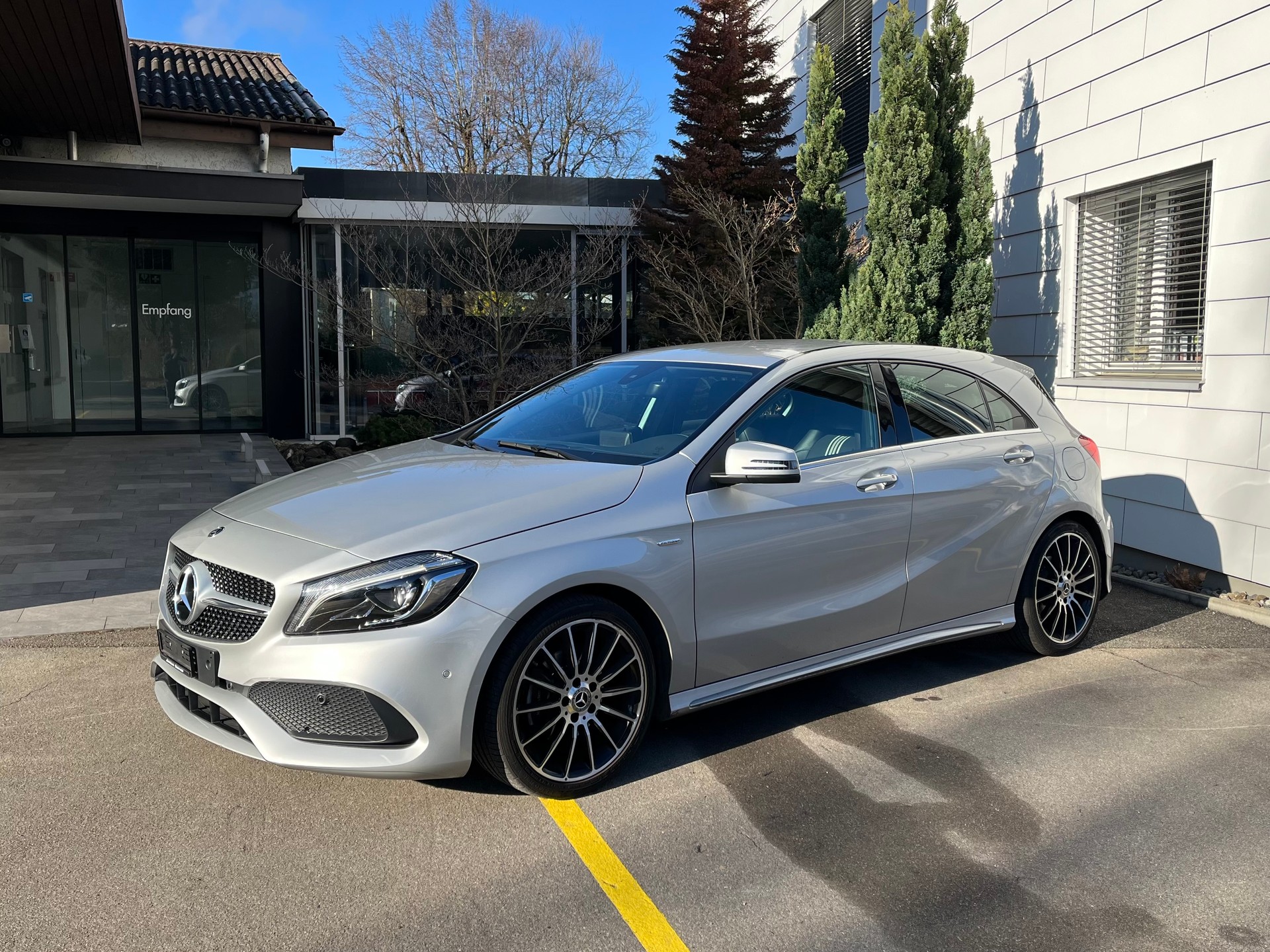 MERCEDES-BENZ A 180 CDI AMG Line 7G-DCT *Top-Zustand*Automat*Servicegepflegt*-image-0