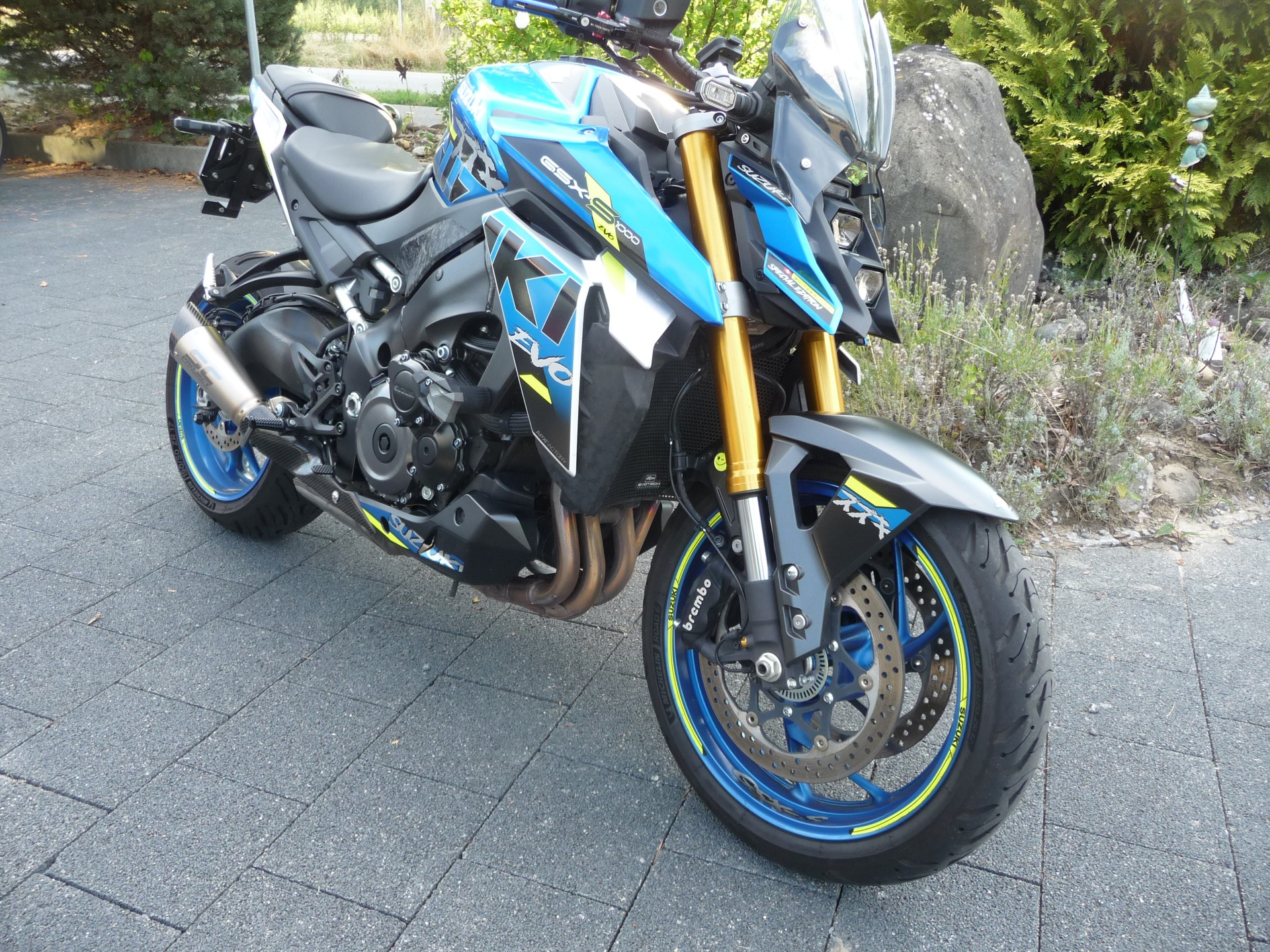 SUZUKI GSX-S 1000 EVO-showroom-element-1