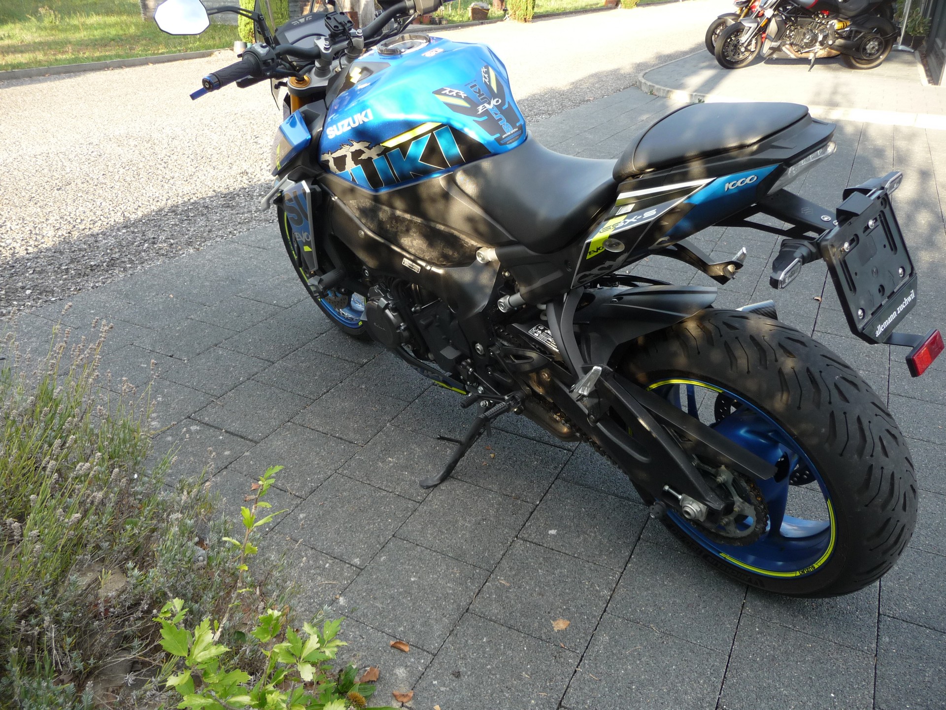 SUZUKI GSX-S 1000 EVO-showroom-element-3