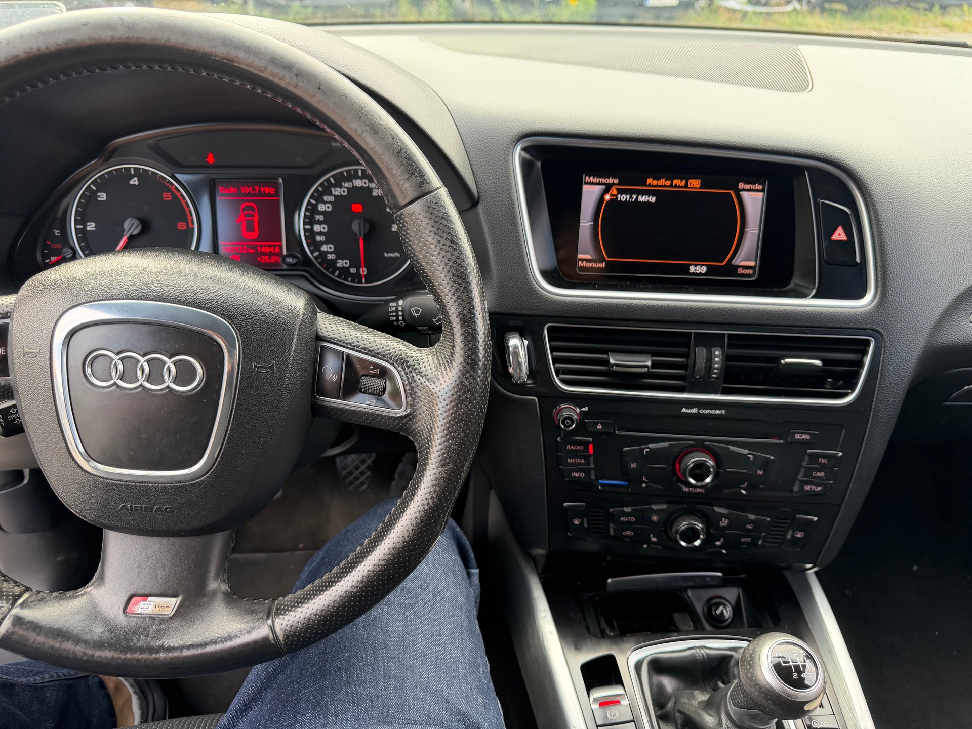AUDI Q5 2.0 TDI quattro-image-14