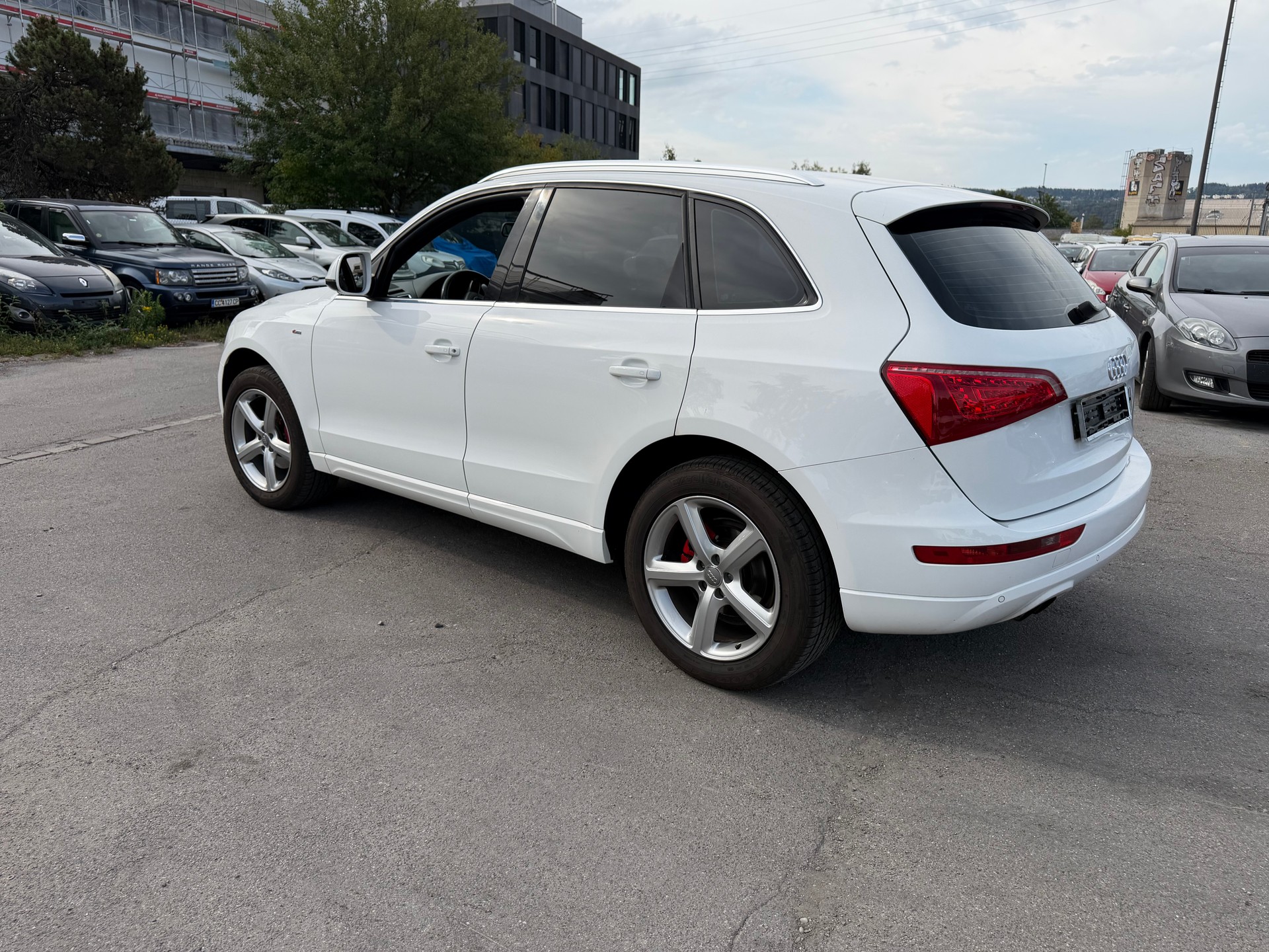 AUDI Q5 2.0 TDI quattro-image-8