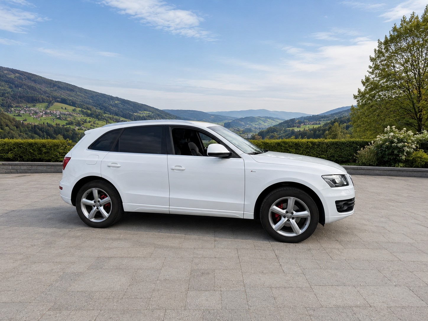 AUDI Q5 2.0 TDI quattro-image-10