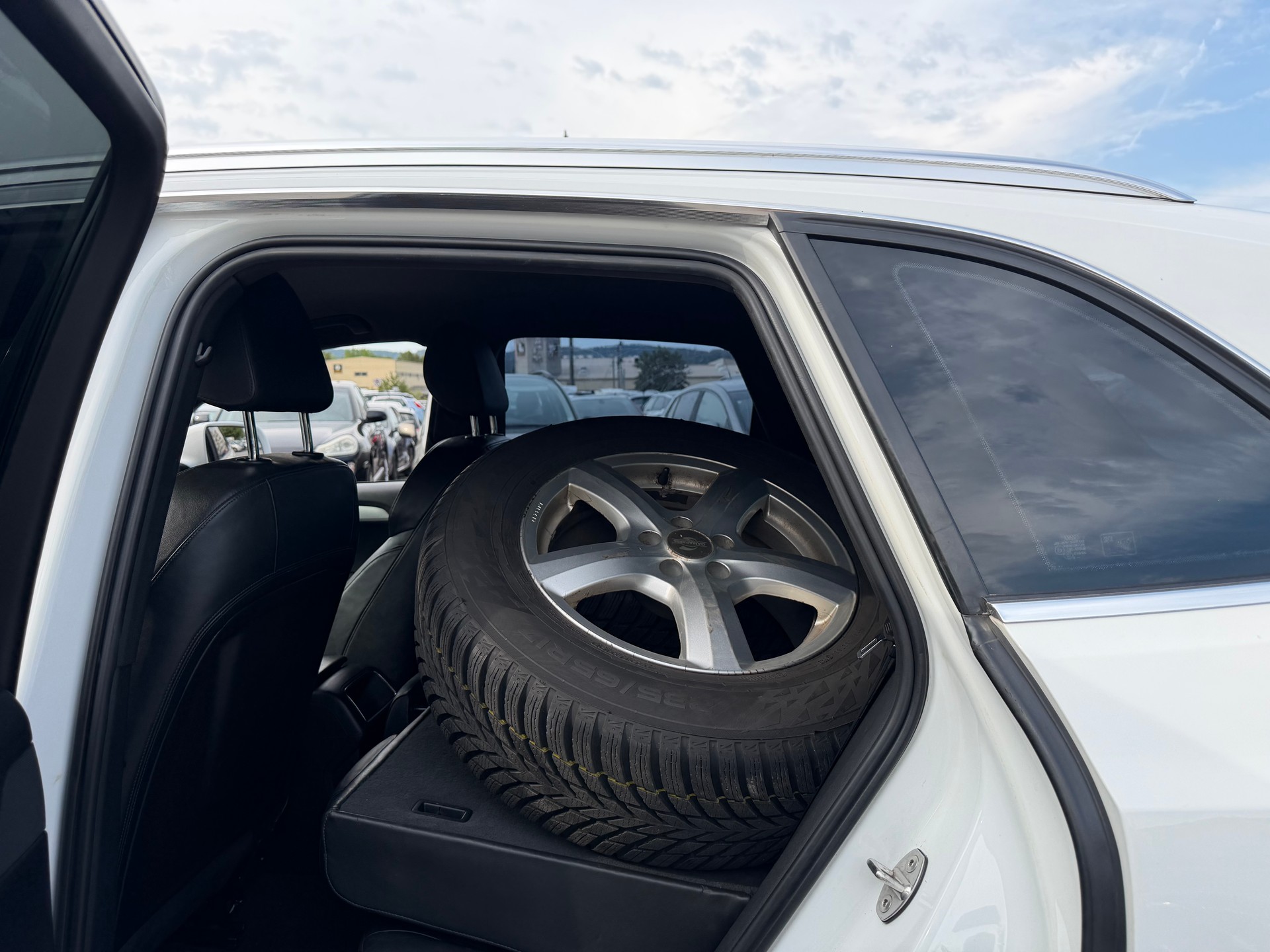AUDI Q5 2.0 TDI quattro-image-12