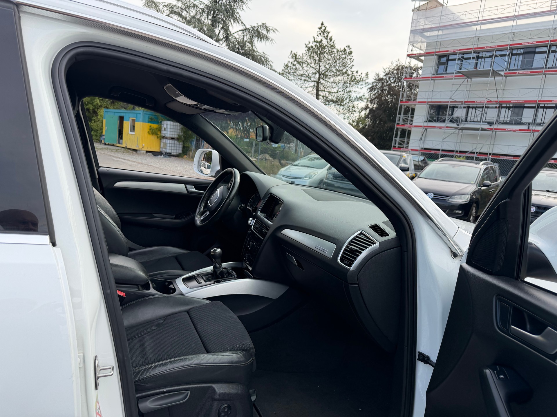 AUDI Q5 2.0 TDI quattro-image-13