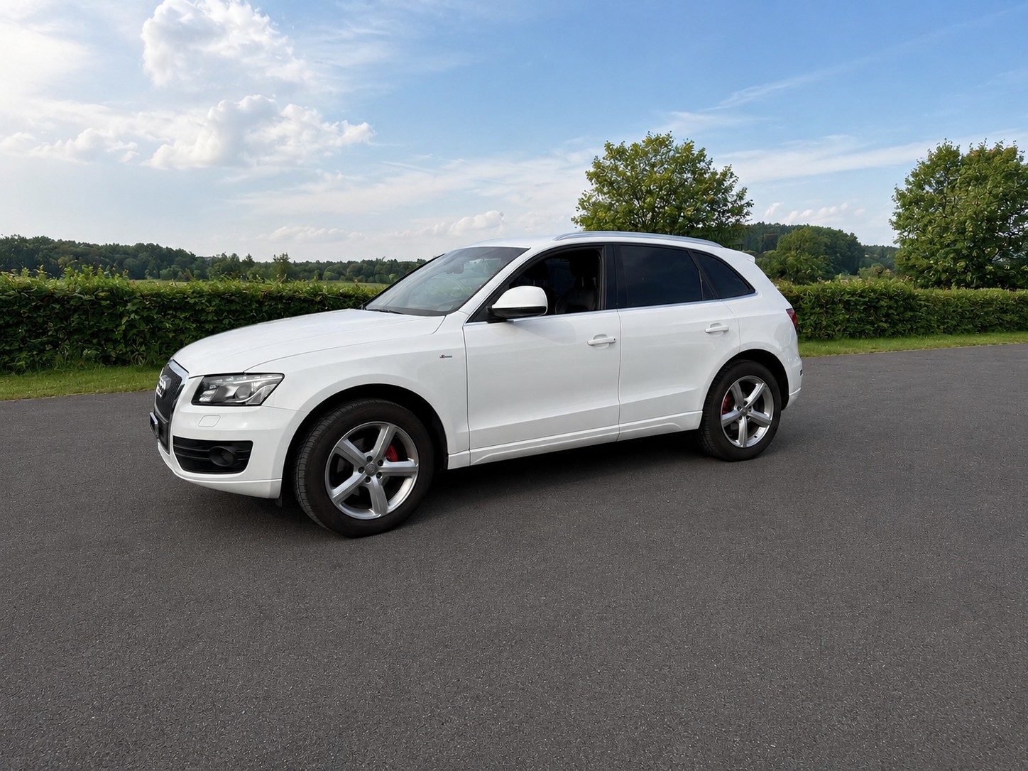 AUDI Q5 2.0 TDI quattro-image-1
