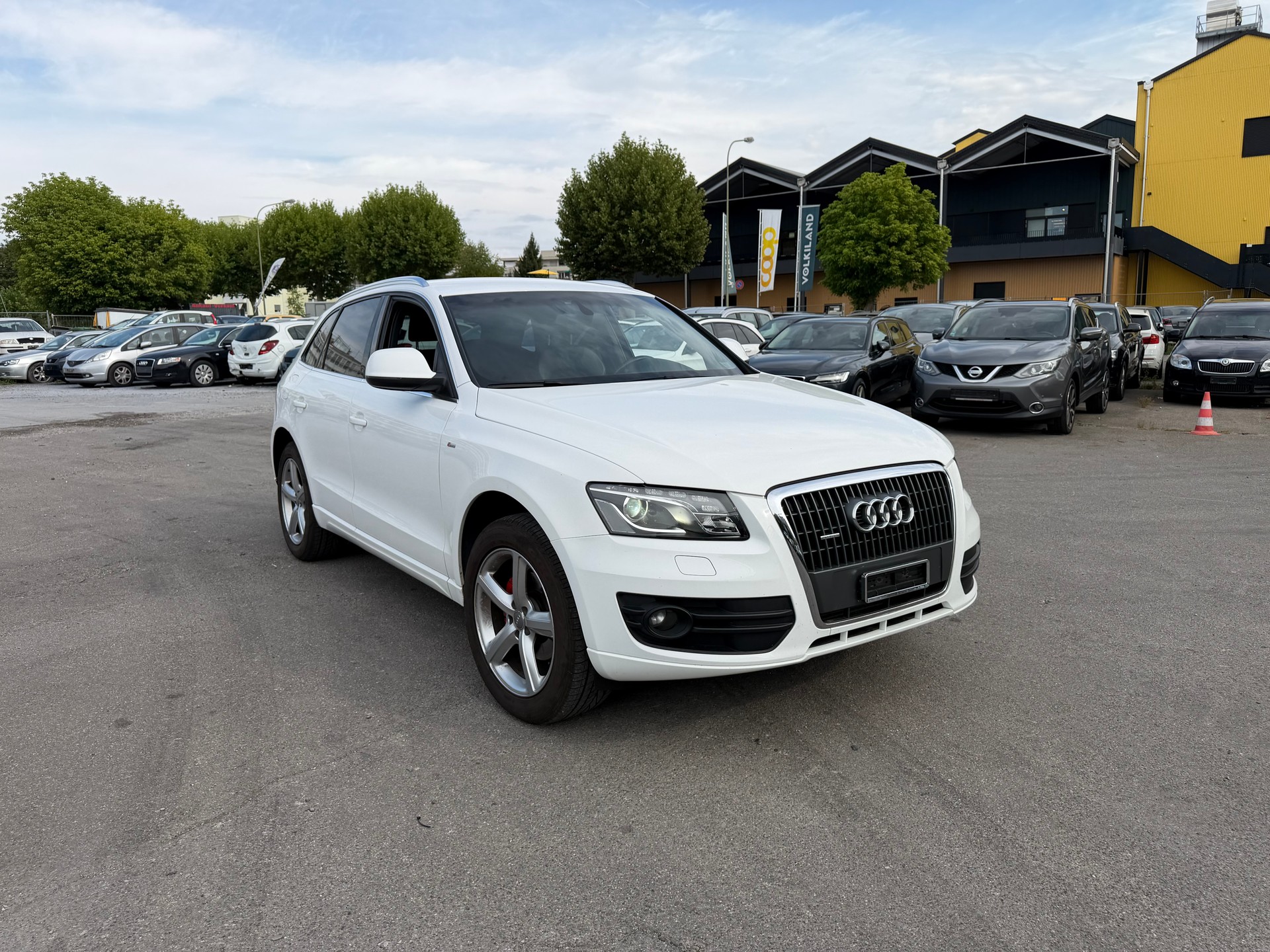 AUDI Q5 2.0 TDI quattro-image-4
