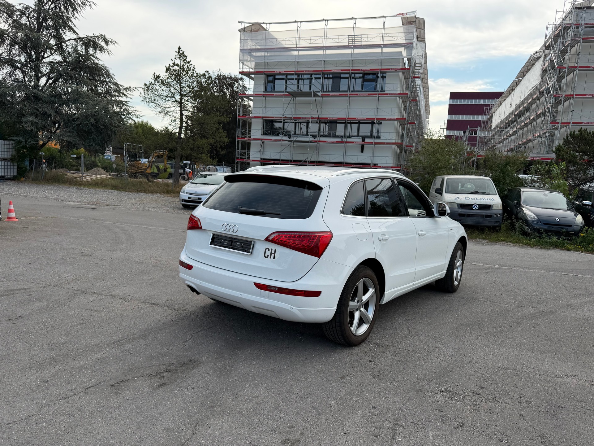 AUDI Q5 2.0 TDI quattro-image-6