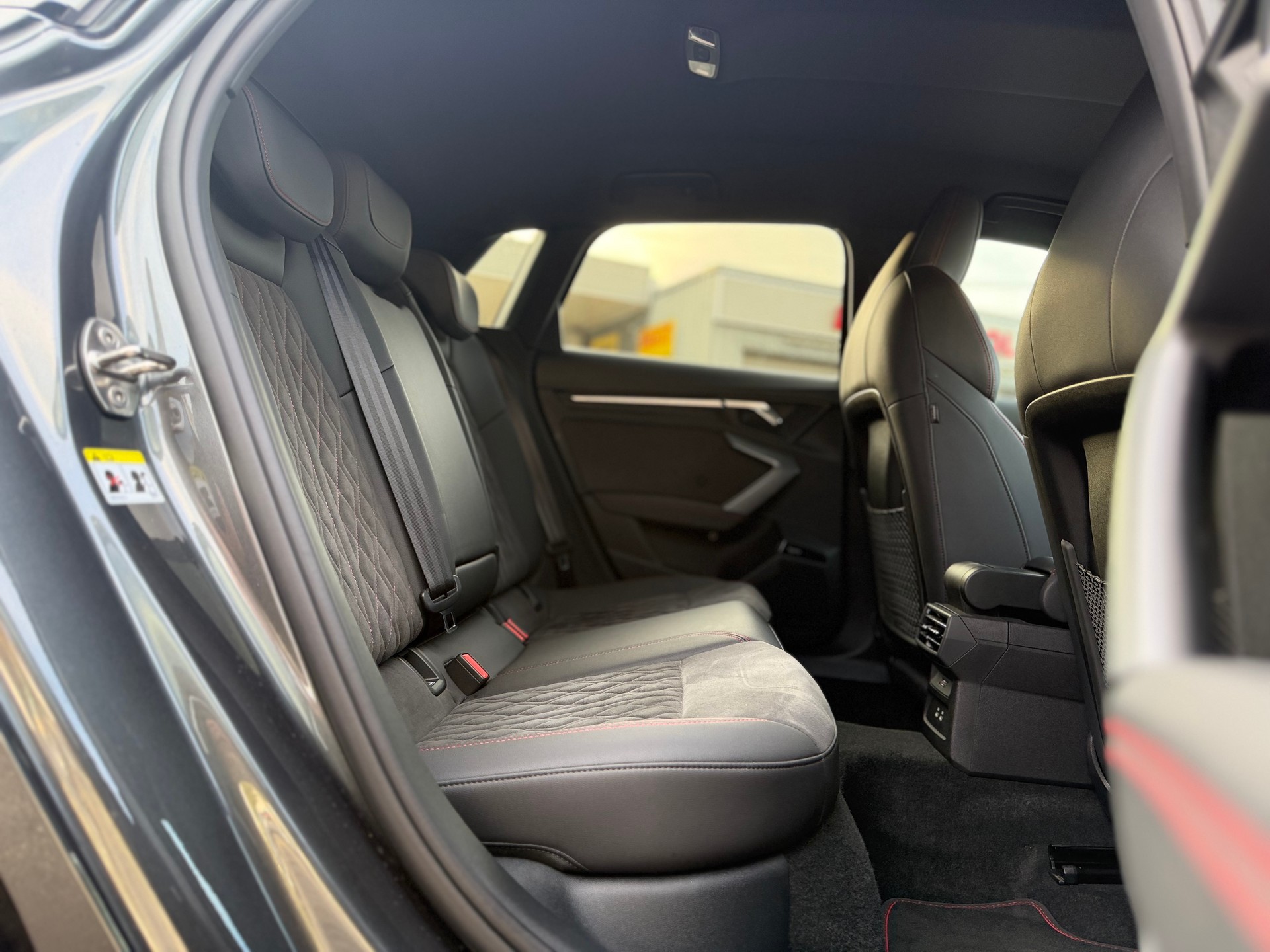 AUDI S3 Sportback TFSI quattro S-tronic-image-15