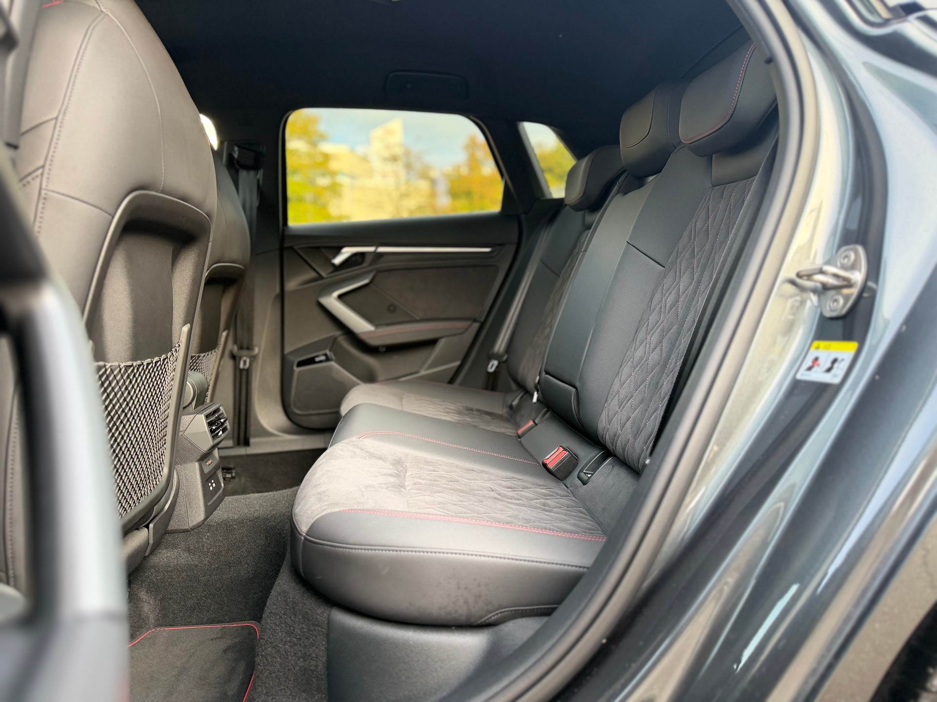 AUDI S3 Sportback TFSI quattro S-tronic-image-14