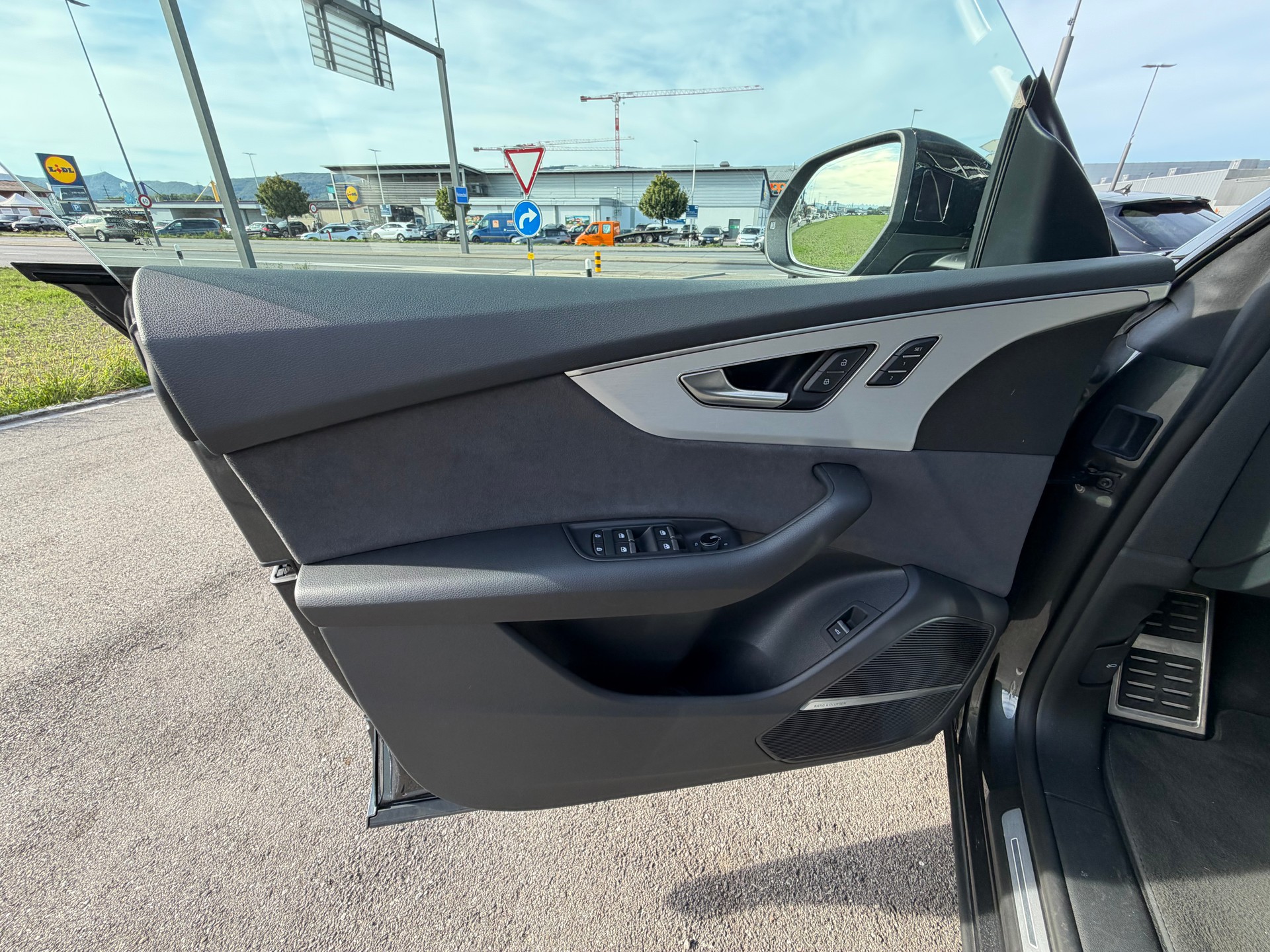 AUDI Q8 SUV 50TDI quattro 210 kW tiptronic *CH Auto - Gratis Service 10 Jahre*-image-19