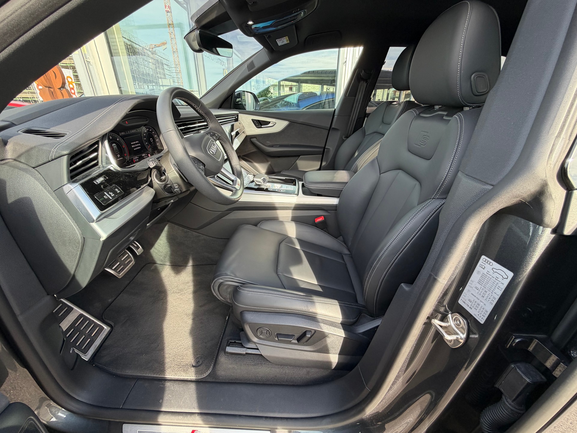AUDI Q8 SUV 50TDI quattro 210 kW tiptronic *CH Auto - Gratis Service 10 Jahre*-image-16