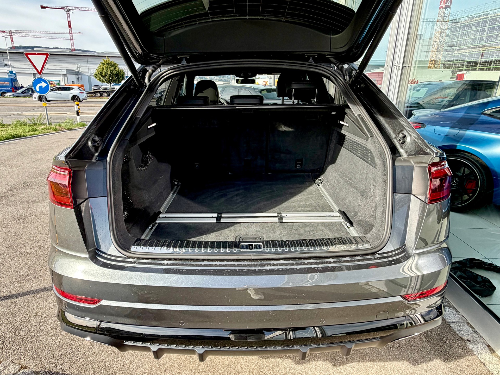 AUDI Q8 SUV 50TDI quattro 210 kW tiptronic *CH Auto - Gratis Service 10 Jahre*-image-10