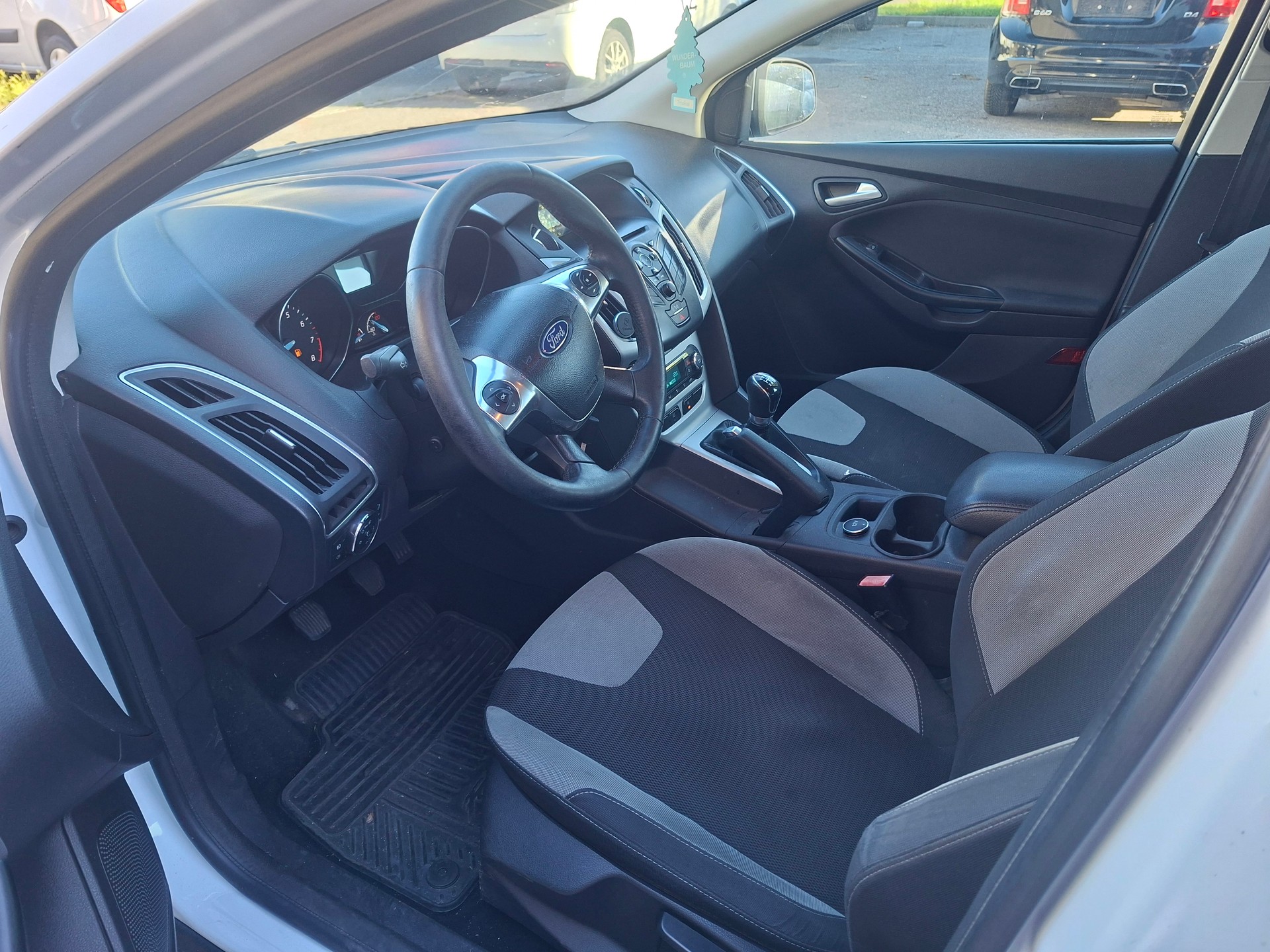FORD Focus 1.0 SCTi Titanium-image-5