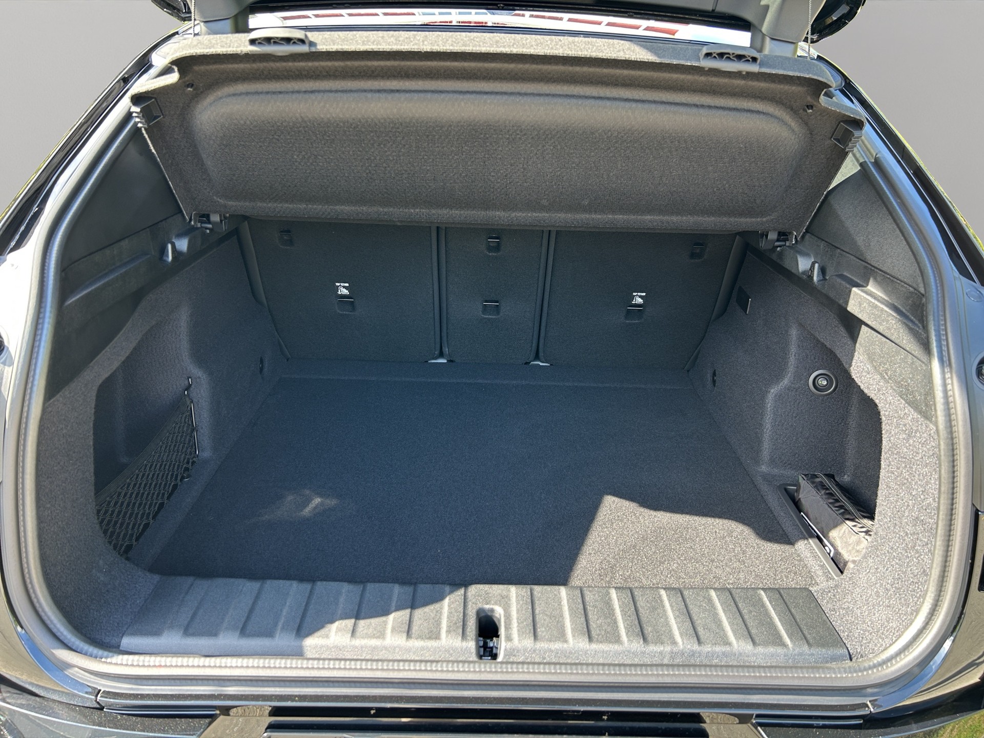 BMW iX2 xDrive 30 M Sport Pro-image-18