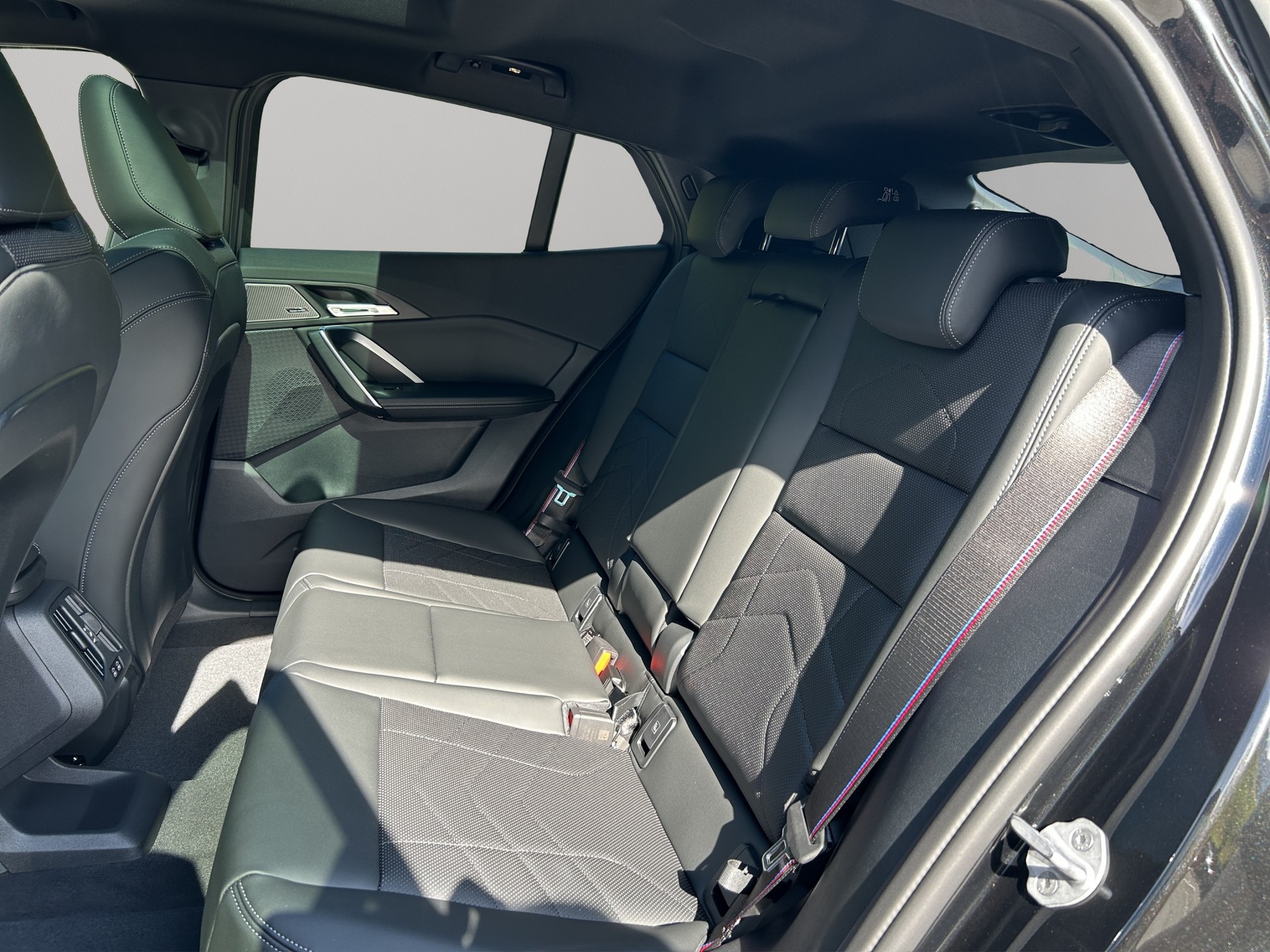 BMW iX2 xDrive 30 M Sport Pro-image-17