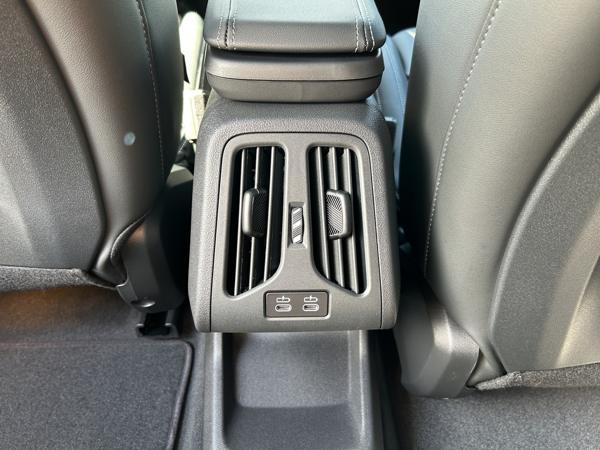 BMW iX2 xDrive 30 M Sport Pro-image-16