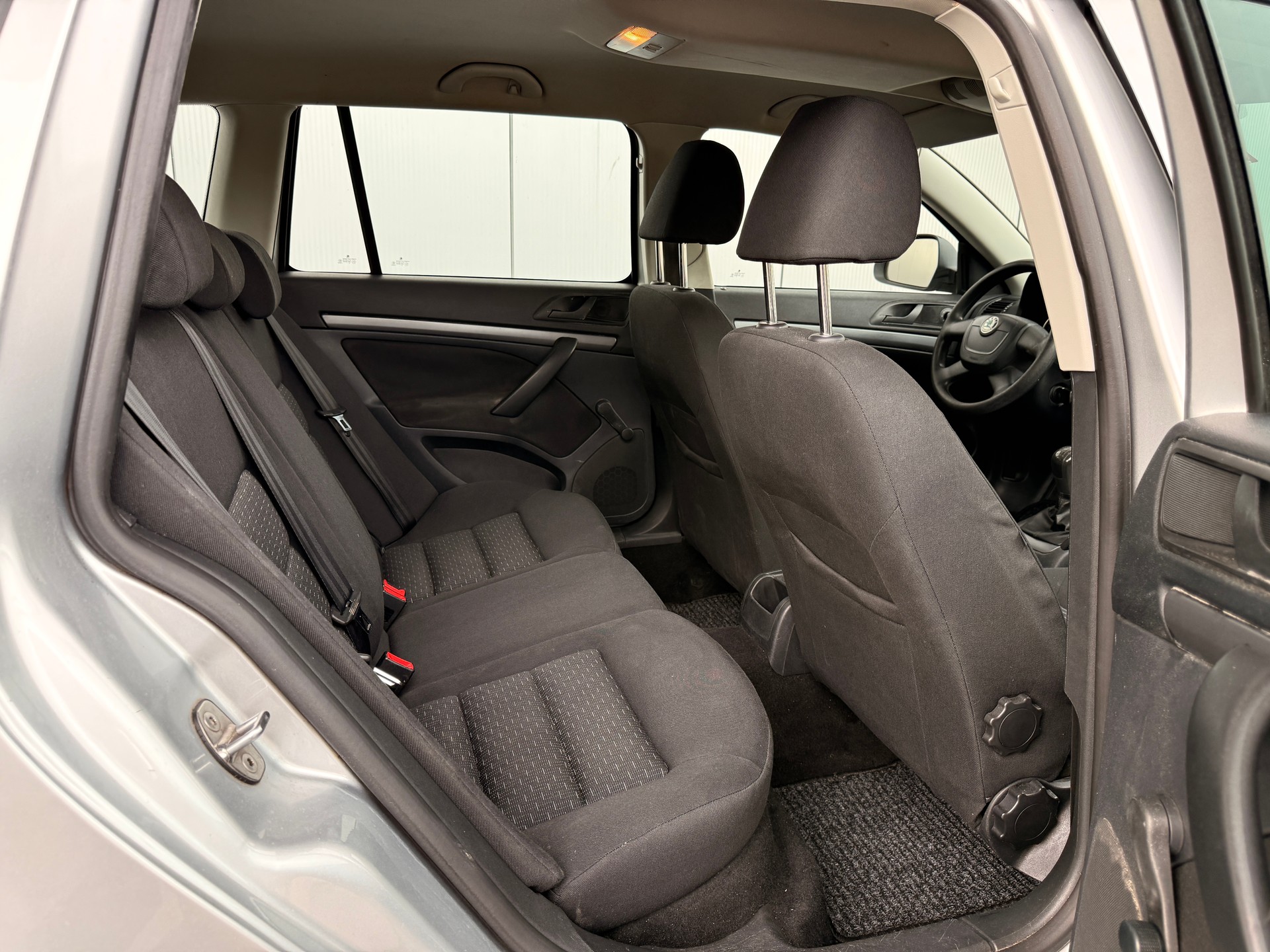 SKODA Octavia Combi 1.4 TSI Classic-image-12