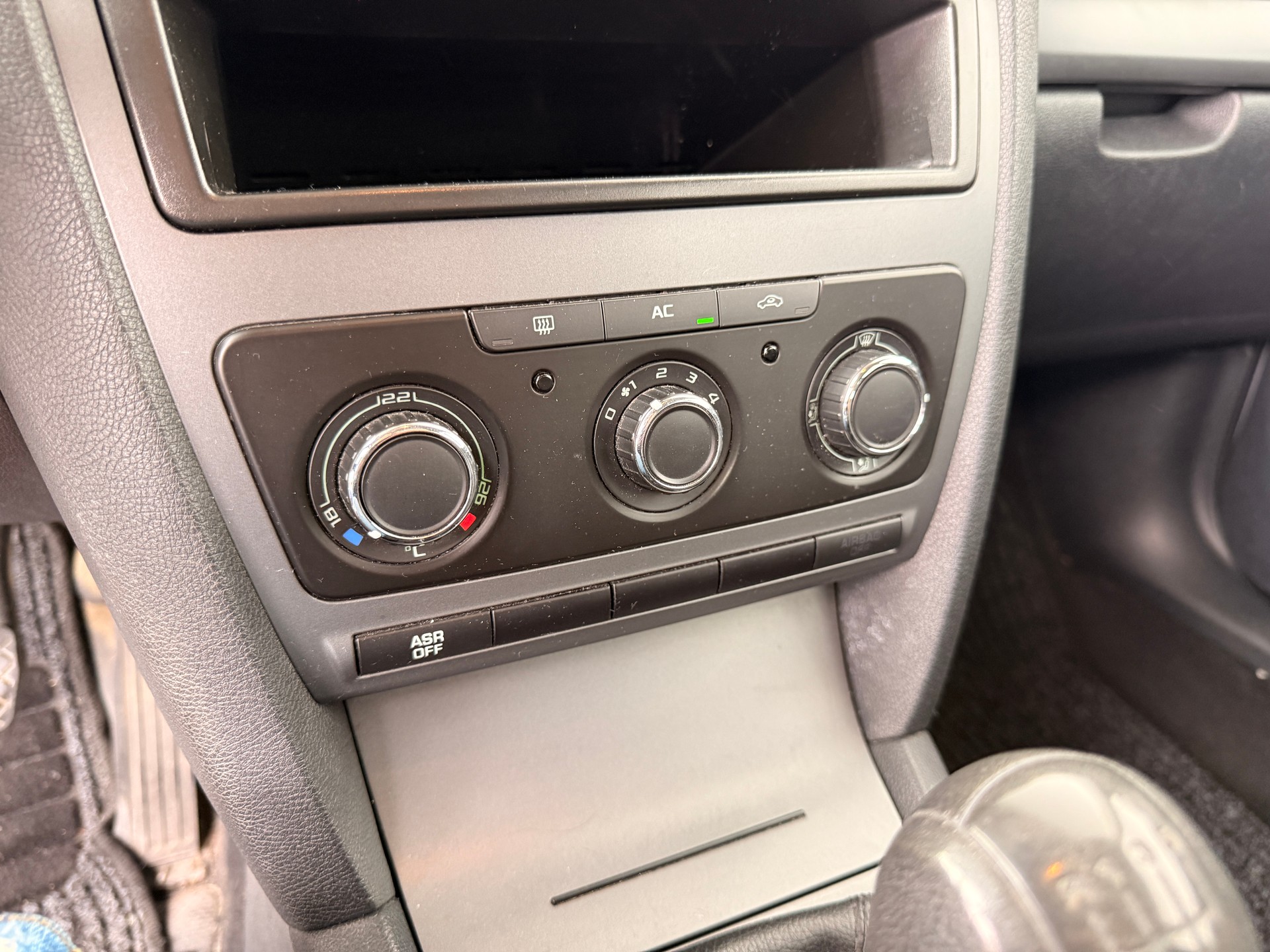 SKODA Octavia Combi 1.4 TSI Classic-image-10