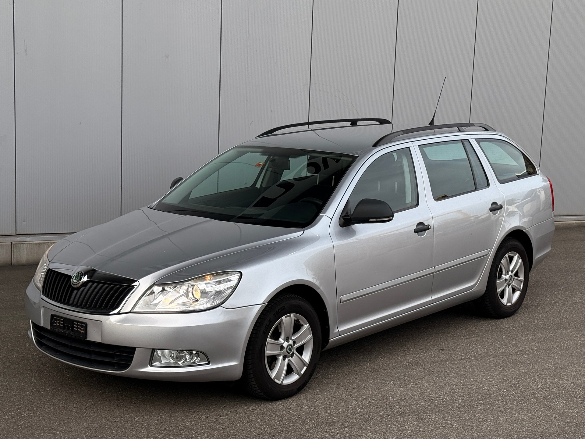 SKODA Octavia Combi 1.4 TSI Classic-image-3