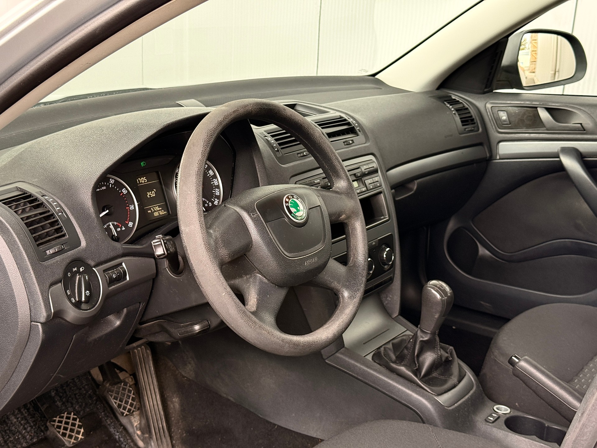 SKODA Octavia Combi 1.4 TSI Classic-image-8