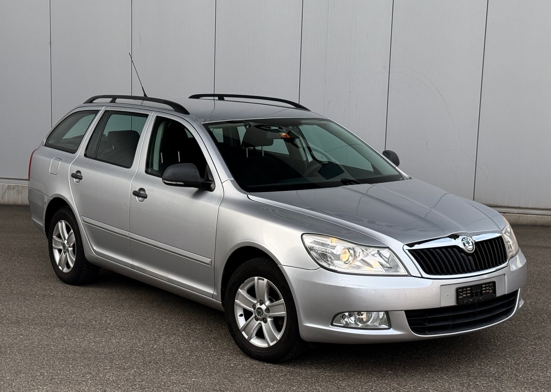 SKODA Octavia Combi 1.4 TSI Classic-image-0